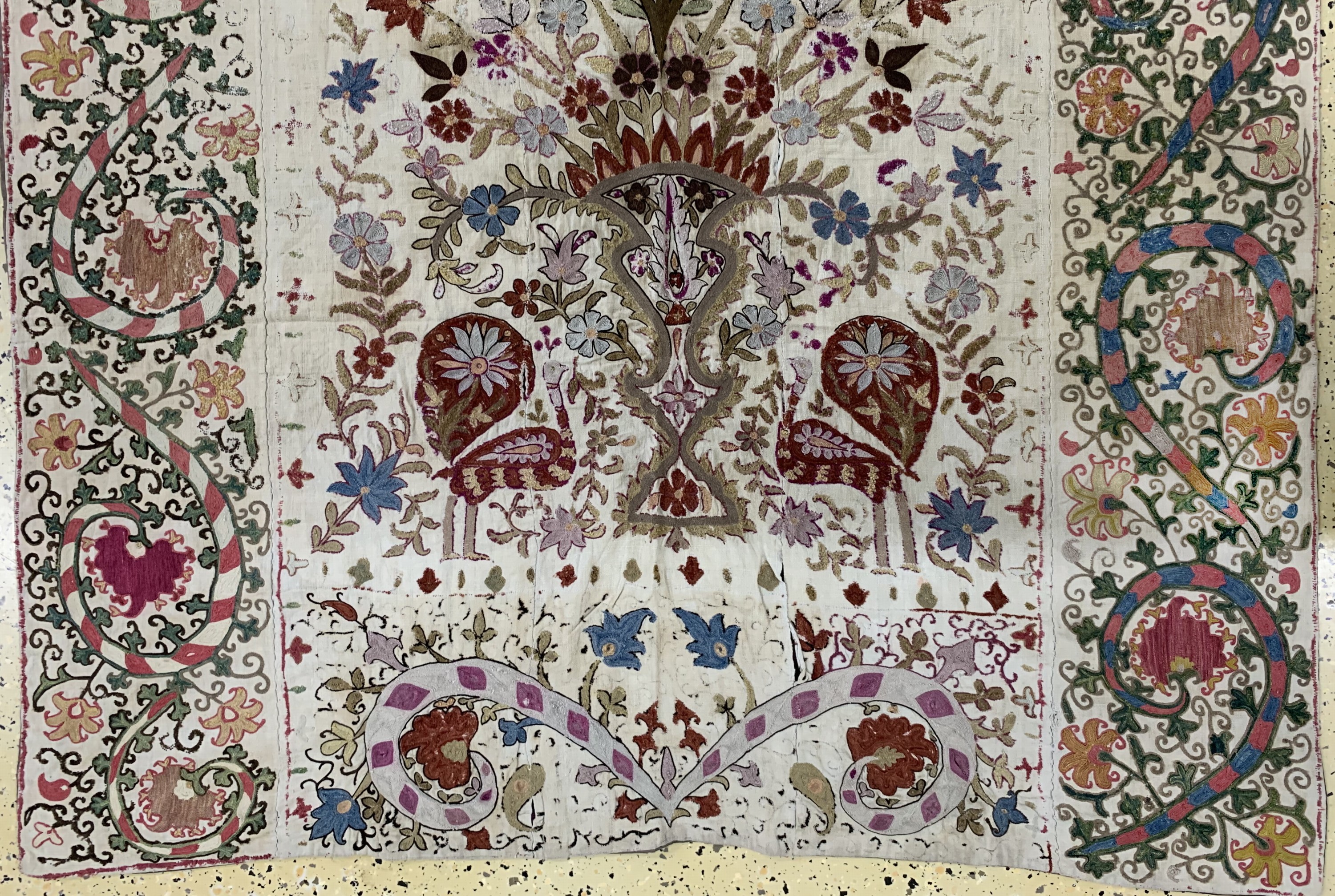 Detail c: "Buchara"Susani antik, Uzbekistan, 19.Jhd, Seidenstickerei, ca. 224 x 137 cm, EHZ: 3