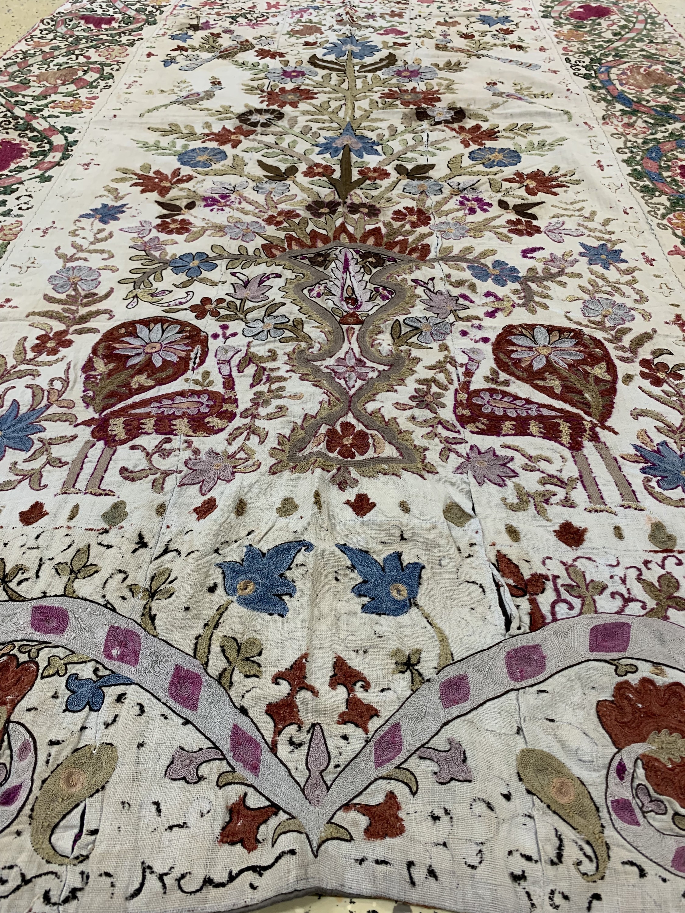 Detail d: "Buchara"Susani antik, Uzbekistan, 19.Jhd, Seidenstickerei, ca. 224 x 137 cm, EHZ: 3