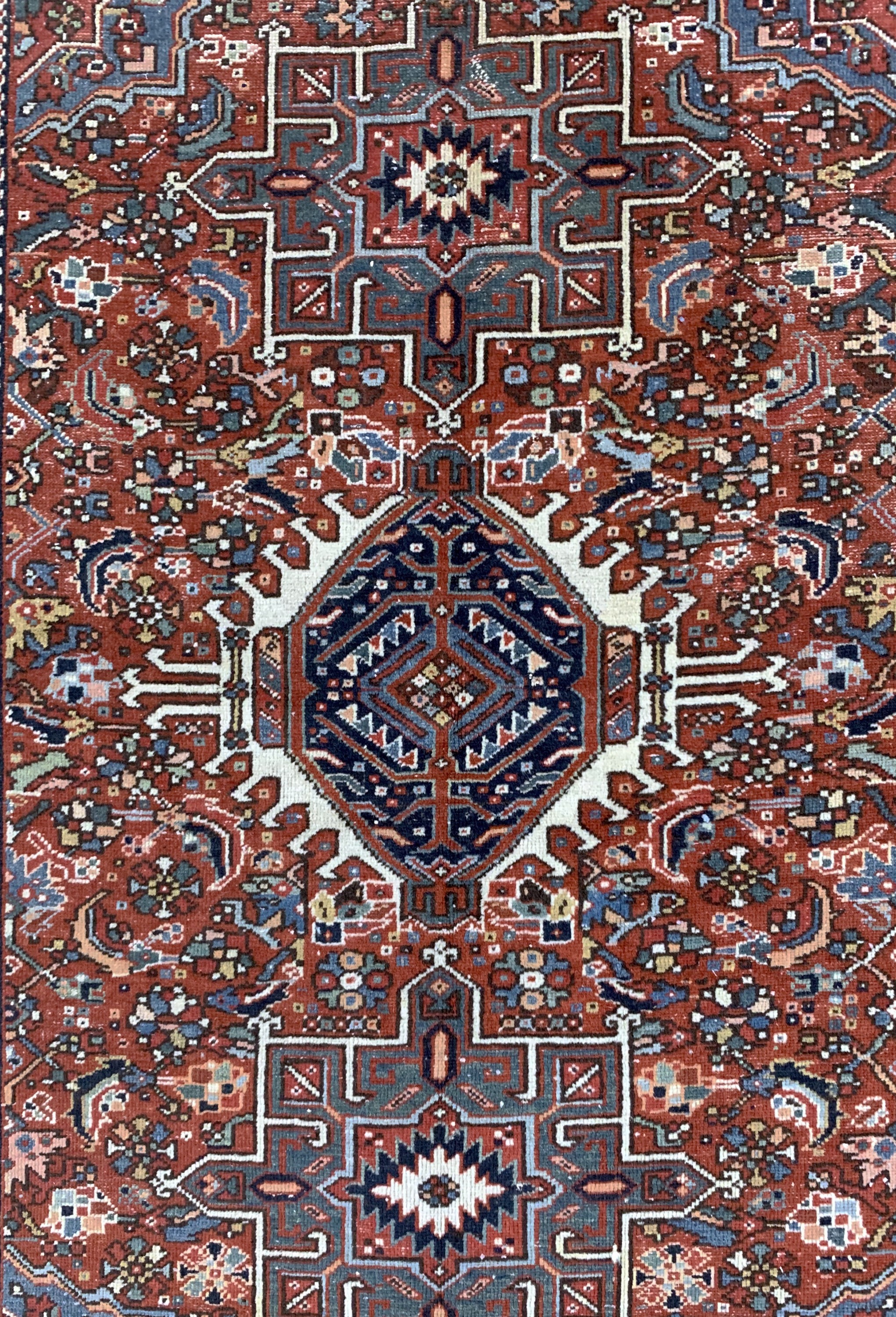 Detail c: Garadjeh alt, Persien, Anfang 20.Jhd, Wolleauf Baumwolle, ca. 187 x 144 cm, EHZ: 3