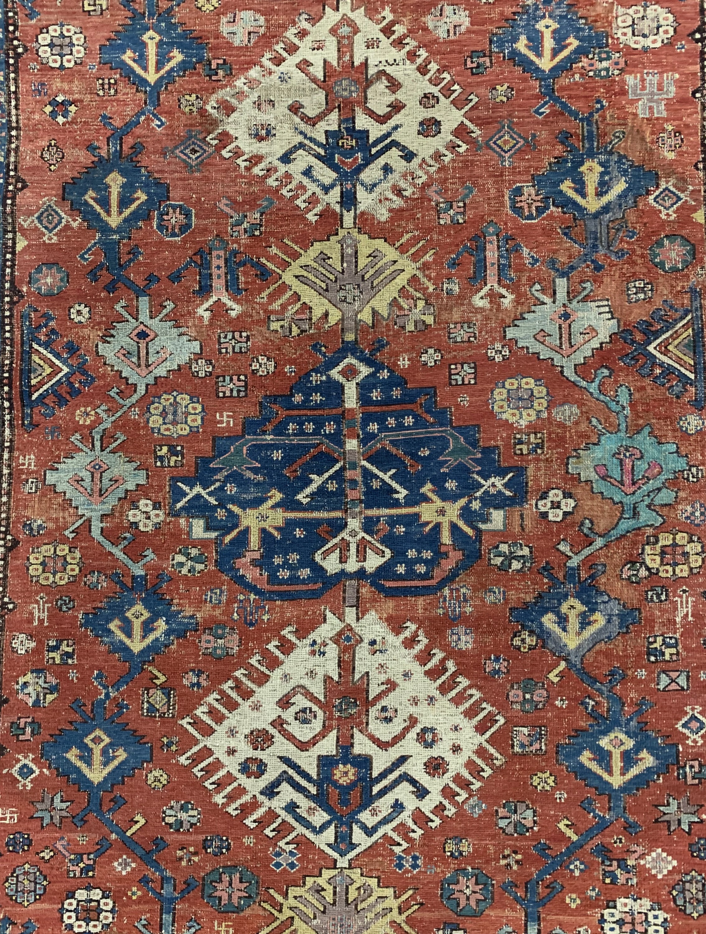 Detail c: Antike"Kuba" Sumakh, Kaukasus, datiert 1287(1866), Wolle auf Wolle, ca. 260 x 144 cm,EHZ: 3(geflickt)