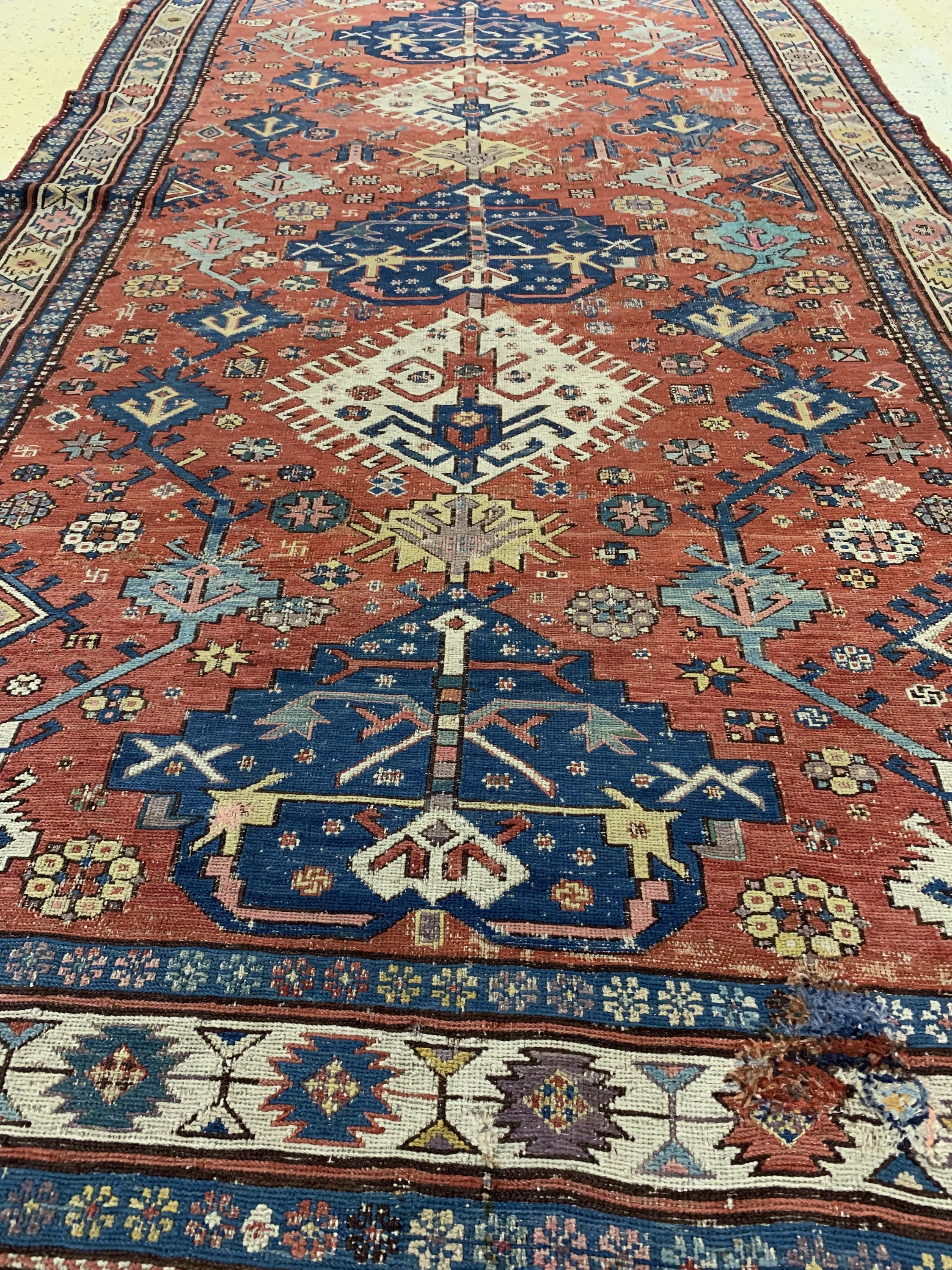 Detail d: Antike"Kuba" Sumakh, Kaukasus, datiert 1287(1866), Wolle auf Wolle, ca. 260 x 144 cm,EHZ: 3(geflickt)