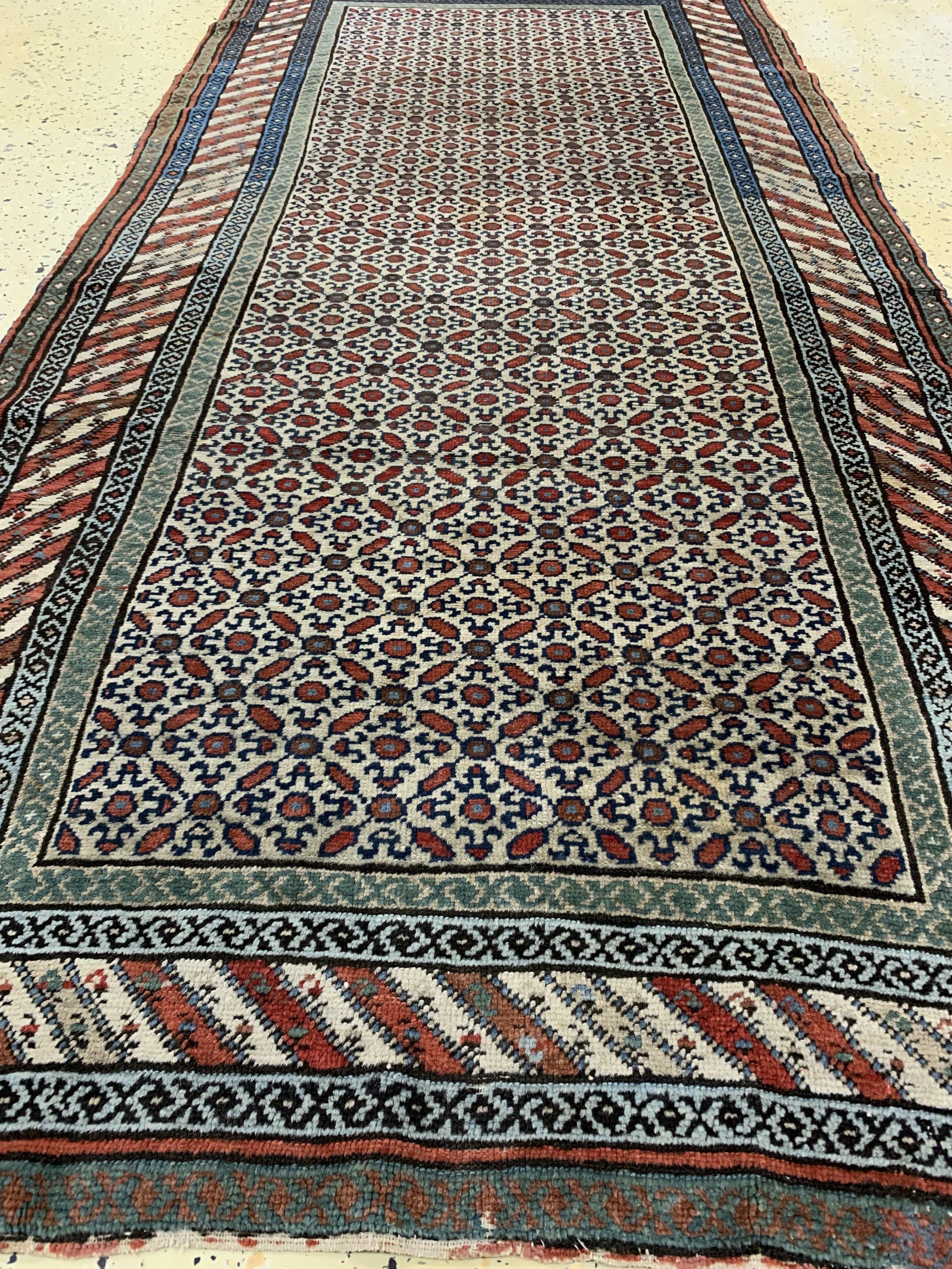 Detail d: Antiker Kazak, Kaukasus, 19.Jhd, Wolle auf Wolle, ca. 200 x 96 cm, EHZ: 2-3, (kleine Restaurierungen)