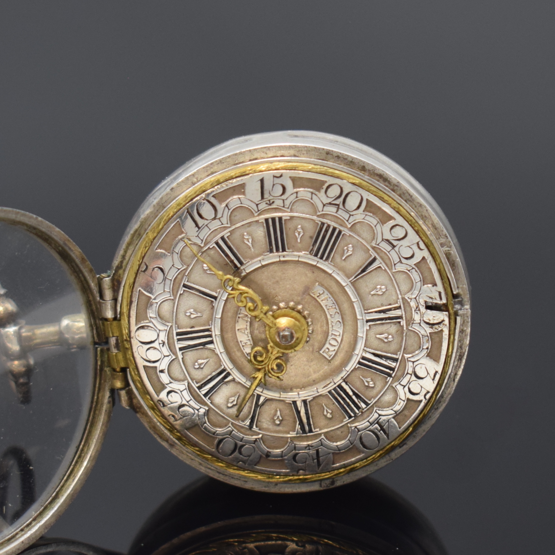 Detail b: ZASSNER Breslau Spindeltaschenuhr mit emailliertem Repousse Übergehäuse in Silber,um 1760, Schlüsselaufzug, glattes Geh. dell., Übergeh. m. ...