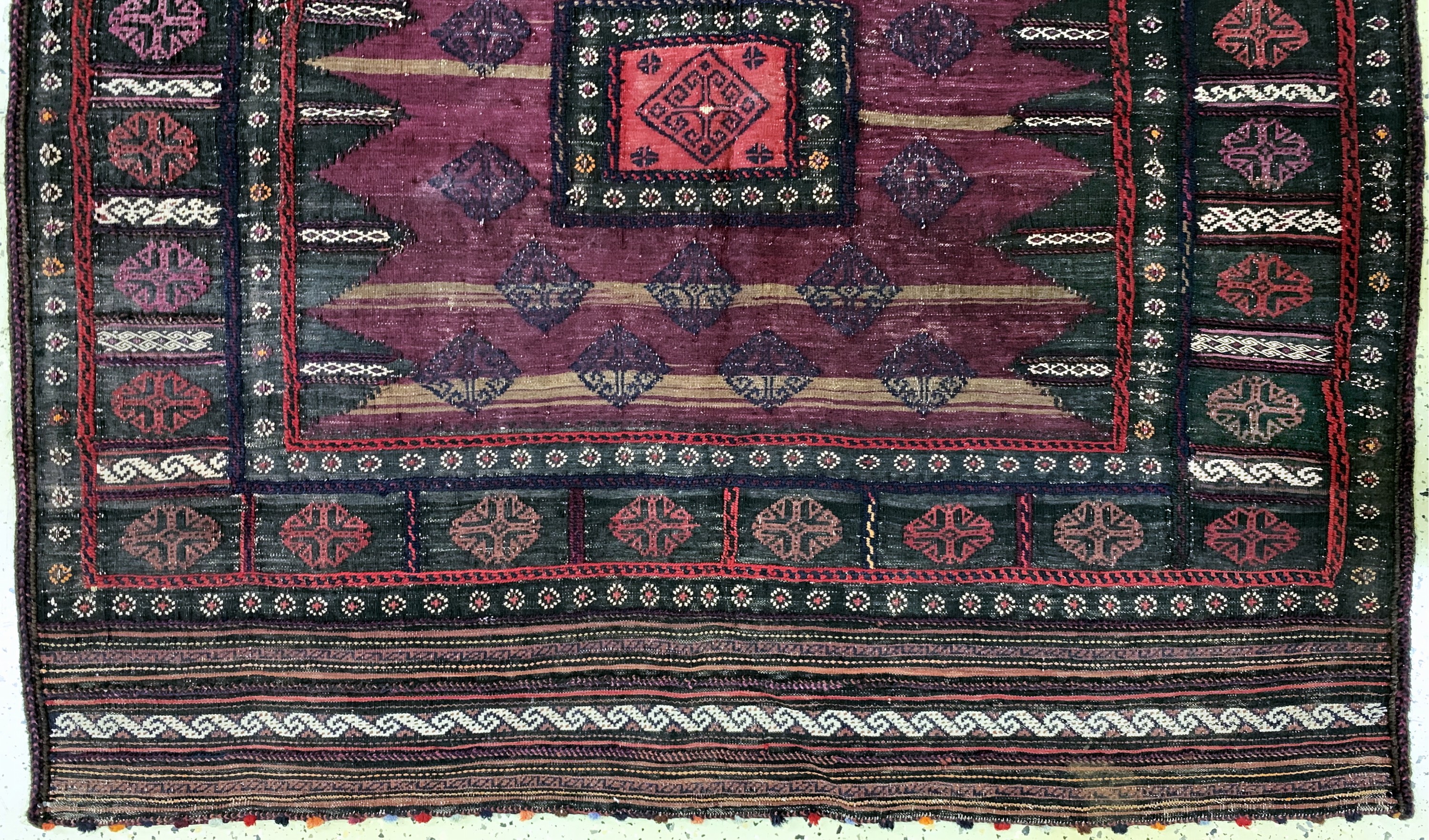 Detail b: Belutsch"Sofreh"antik, Persien, um 1900, Wolle auf Wolle, ca. 146 x 146 cm, EHZ: 2
