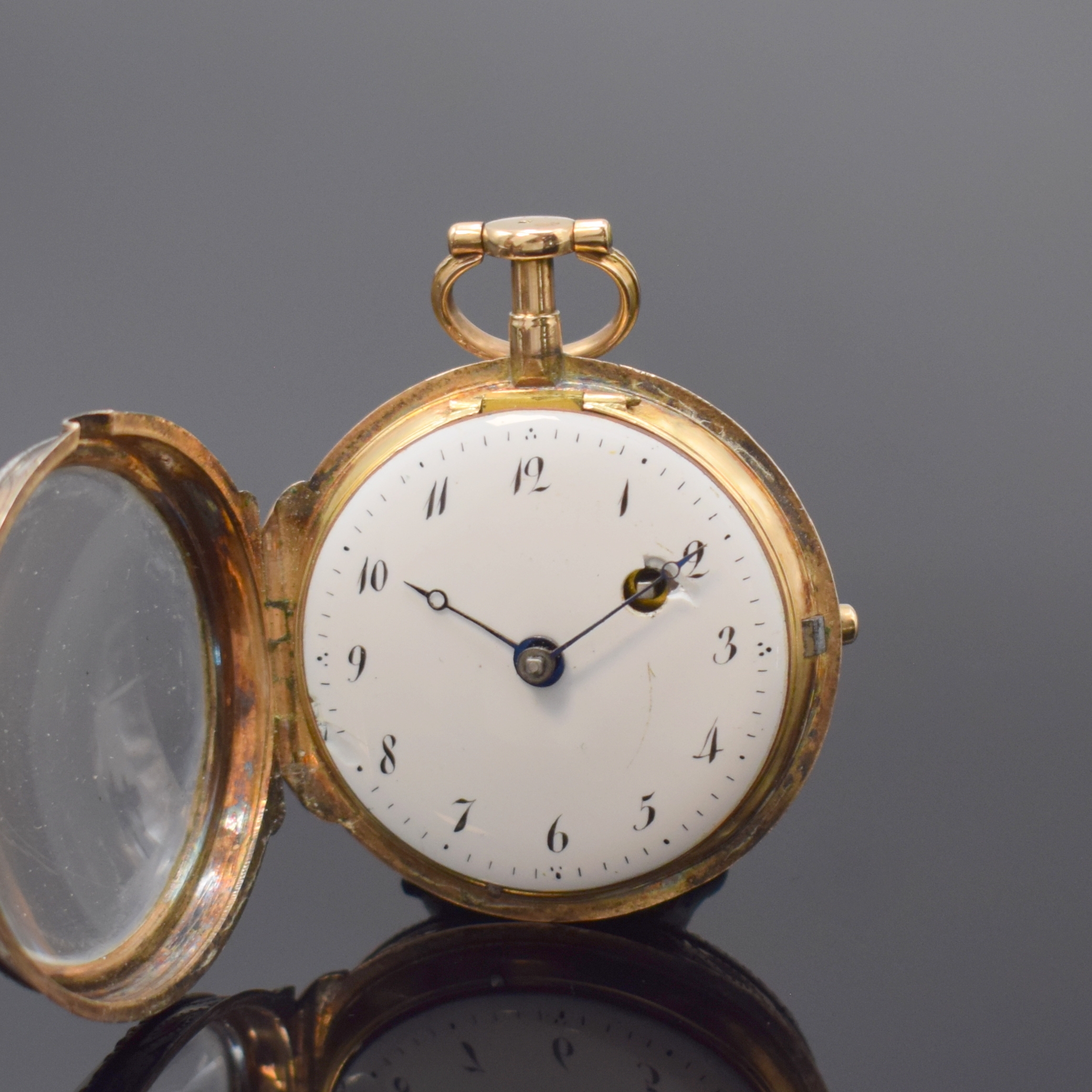 Detail b: Skelettierte seltene diamantbesetzte Spindeltaschenuhr in Rosegold, um 1780, beids. vergl. Geh. m. großem Außenscharnier, Lünetten vorder- u. ...