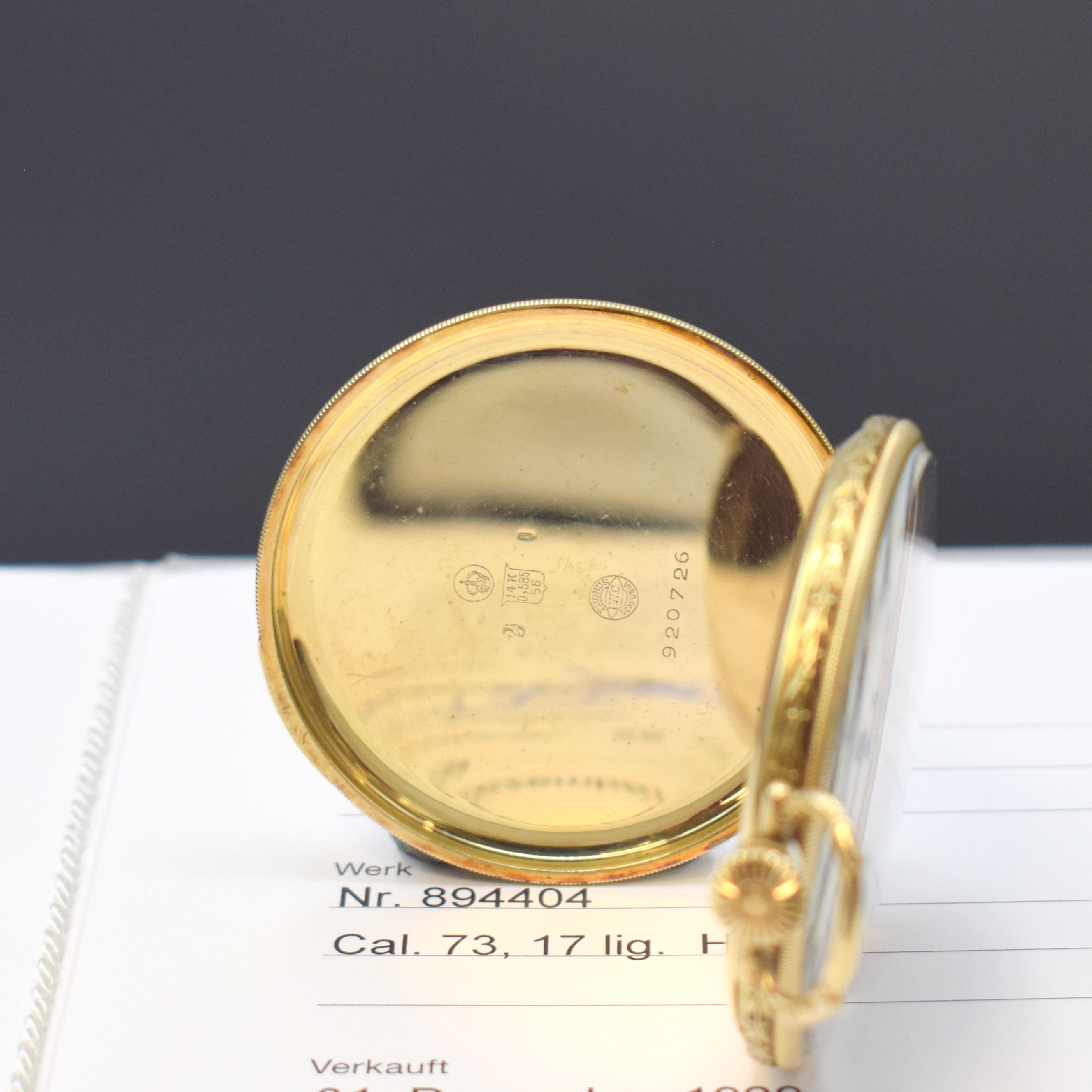 Detail b: IWC Frackuhr in GG 585/000, Schweiz verk. lt. beil. Stammbuchauszug 12/1929, floral grav. Lépine-Geh., Rückdeckel m. Strahlendekor, Goldcuvette, ...