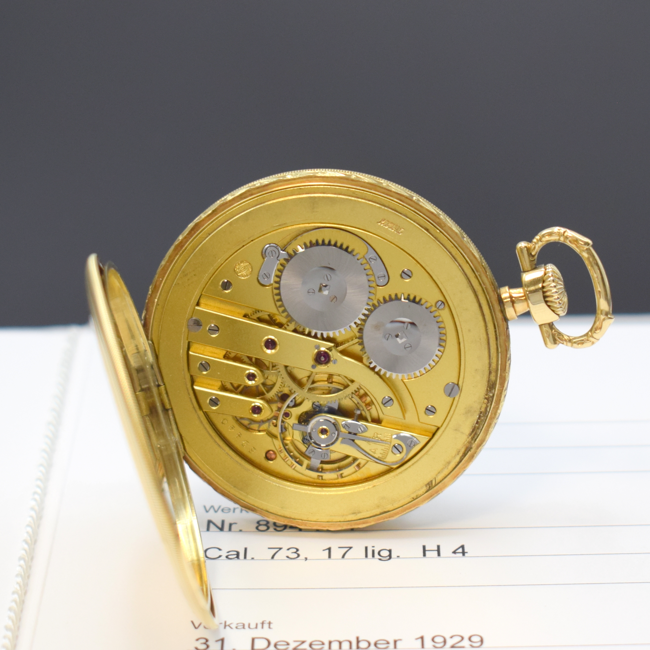 Detail e: IWC Frackuhr in GG 585/000, Schweiz verk. lt. beil. Stammbuchauszug 12/1929, floral grav. Lépine-Geh., Rückdeckel m. Strahlendekor, Goldcuvette, ...
