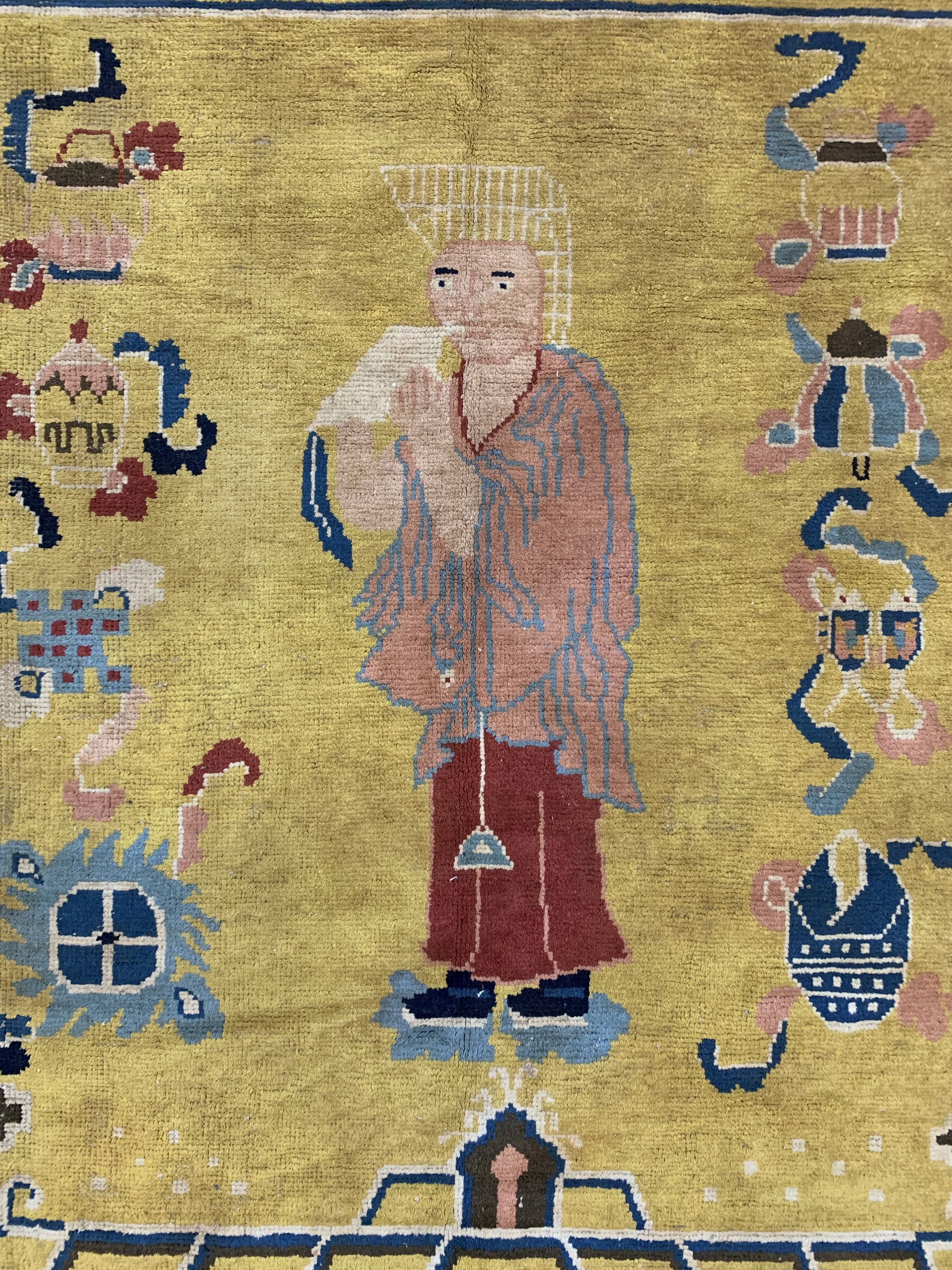 Detail b: "Tempel-Säulenteppich"antik, China, um 1900, Wolle auf Baumwolle, ca. 300 x 142 cm, Mottenfraß, EHZ: 3