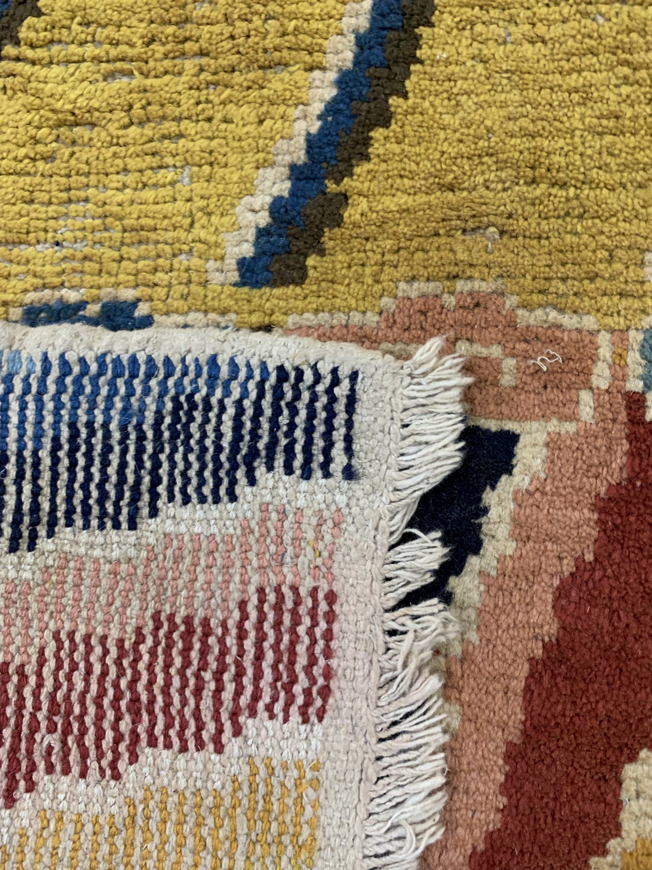 Detail e: "Tempel-Säulenteppich"antik, China, um 1900, Wolle auf Baumwolle, ca. 300 x 142 cm, Mottenfraß, EHZ: 3