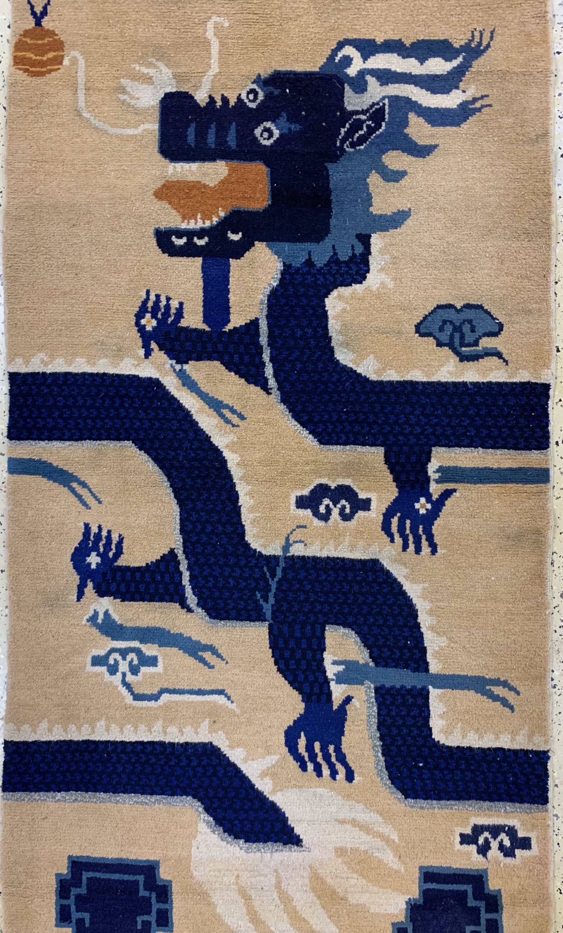 Detail b: "Säulenteppich"alt, China, Anfang 20.Jhd, Wolle auf Baumwolle, ca. 300 x 105 cm, EHZ: 2