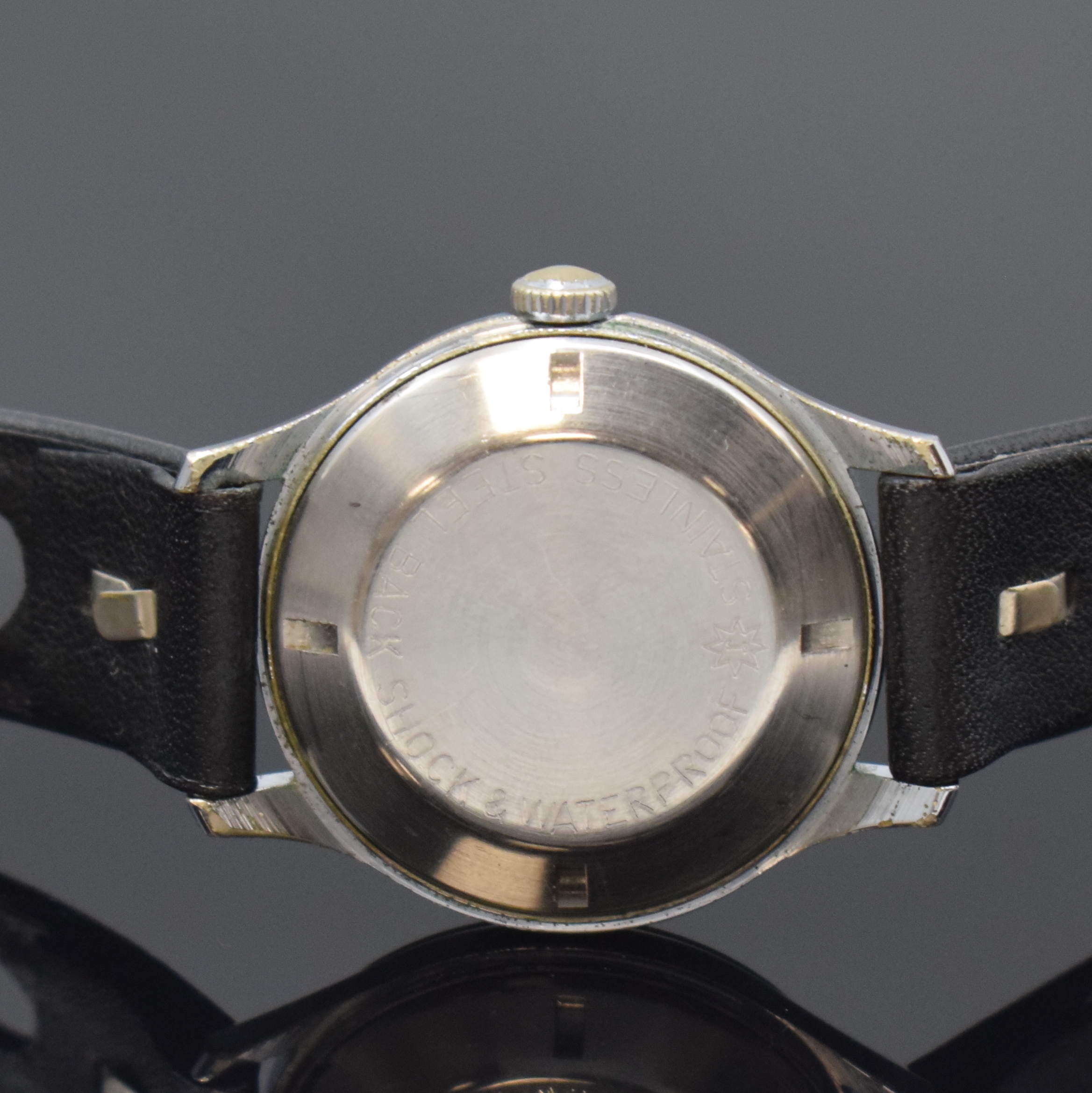 Detail c: JUNGHANS Herrenarmbanduhr mit Gangreserveanzeige Kaliber 80/12, Deutschland um 1950, Automatik, verchr. Geh., Boden verschr., silb. Zifferbl. m. ...
