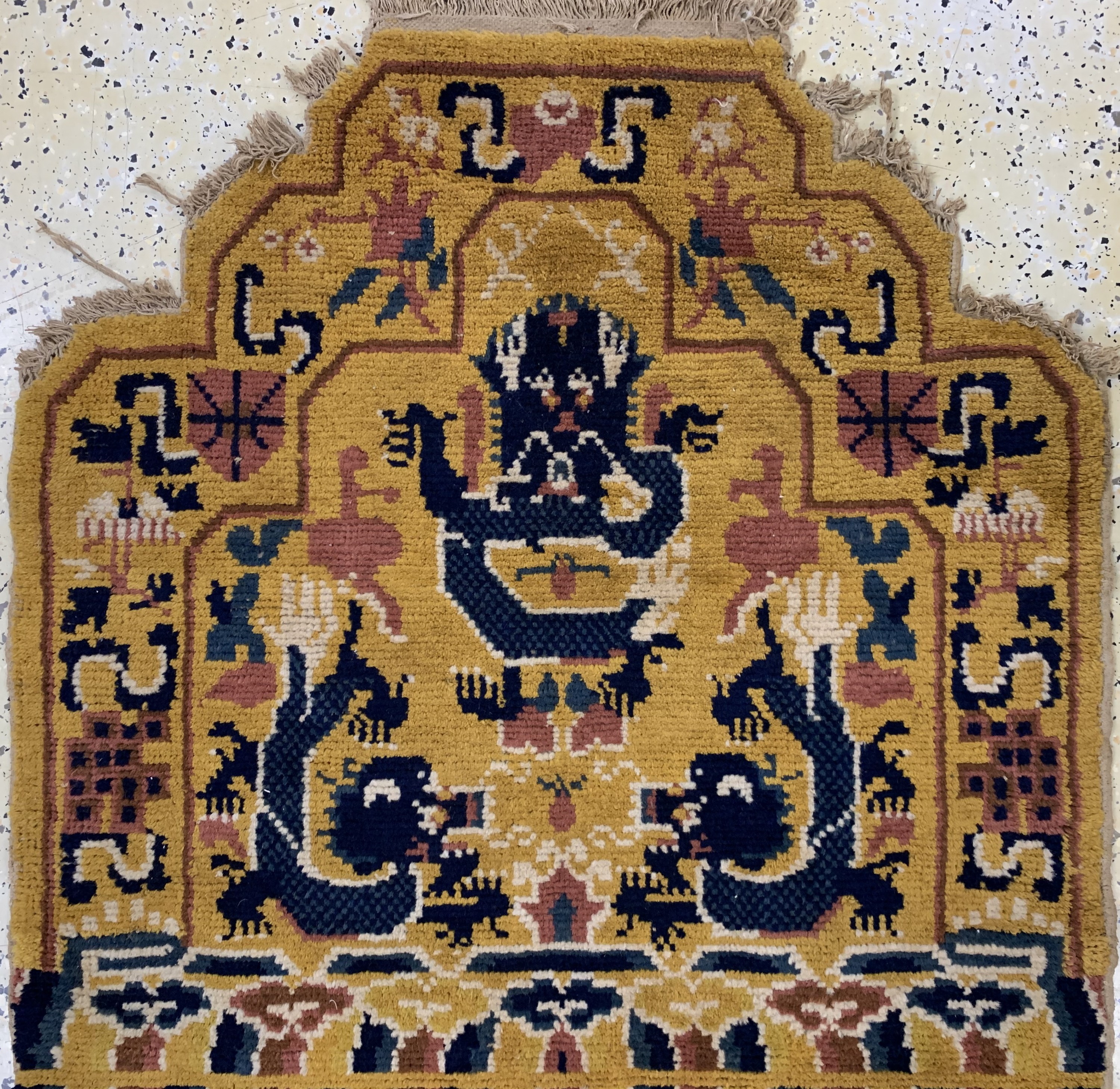 Detail a: "Thron-Sitzteppich"antik, China, um 1900, Wolle auf Baumwolle, ca. 175 x 90 cm, EHZ: 2