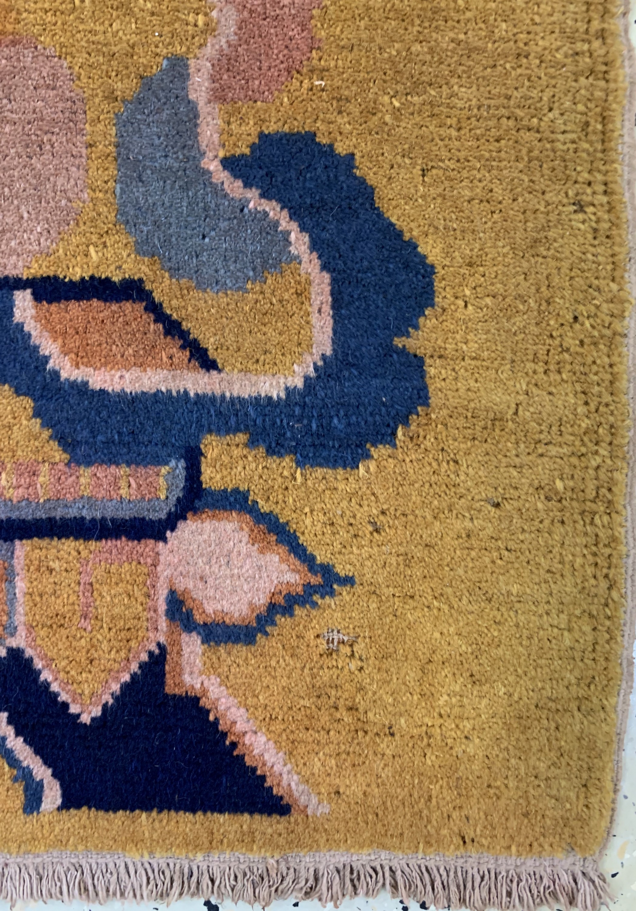 Detail a: "Thangka-Motiv"alt, China, Anfang 20.Jhd, Wolle auf Baumwolle, ca. 90 x 85 cm, Mottenfraß, EHZ: 3