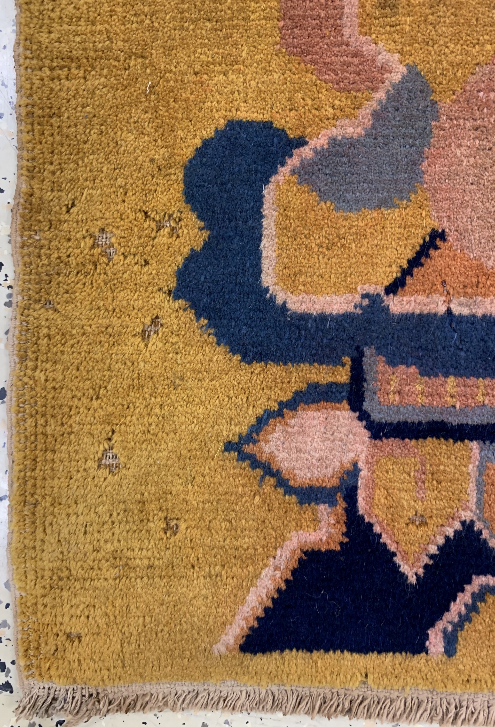 Detail b: "Thangka-Motiv"alt, China, Anfang 20.Jhd, Wolle auf Baumwolle, ca. 90 x 85 cm, Mottenfraß, EHZ: 3