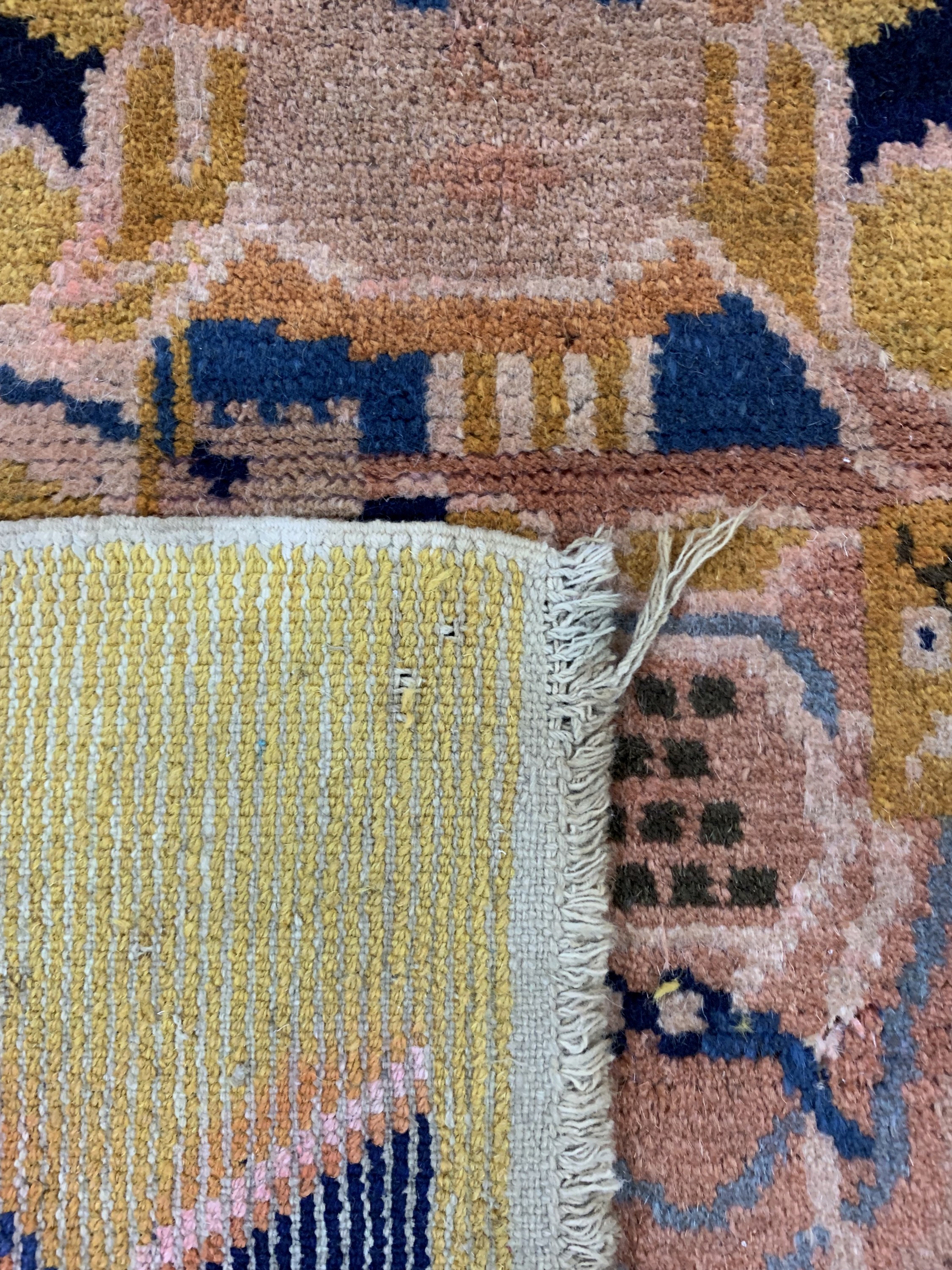 Detail d: "Thangka-Motiv"alt, China, Anfang 20.Jhd, Wolle auf Baumwolle, ca. 90 x 85 cm, Mottenfraß, EHZ: 3