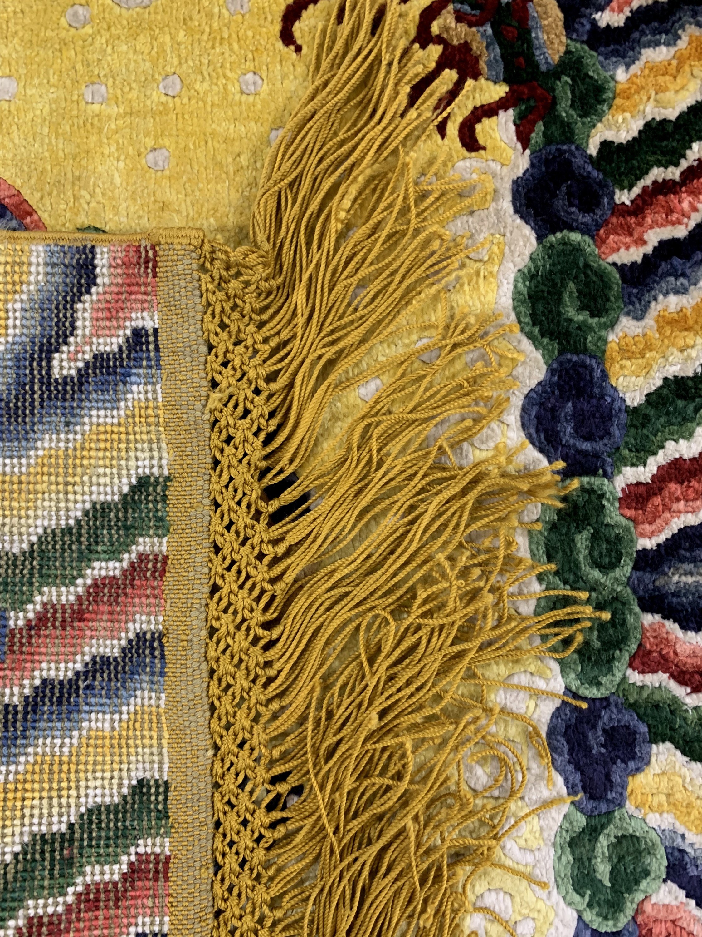 Detail c: "Drachen-Teppich"Seide, China, Mitte 20.Jhd, reine Naturseide, ca. 64 x 64 cm, EHZ:2