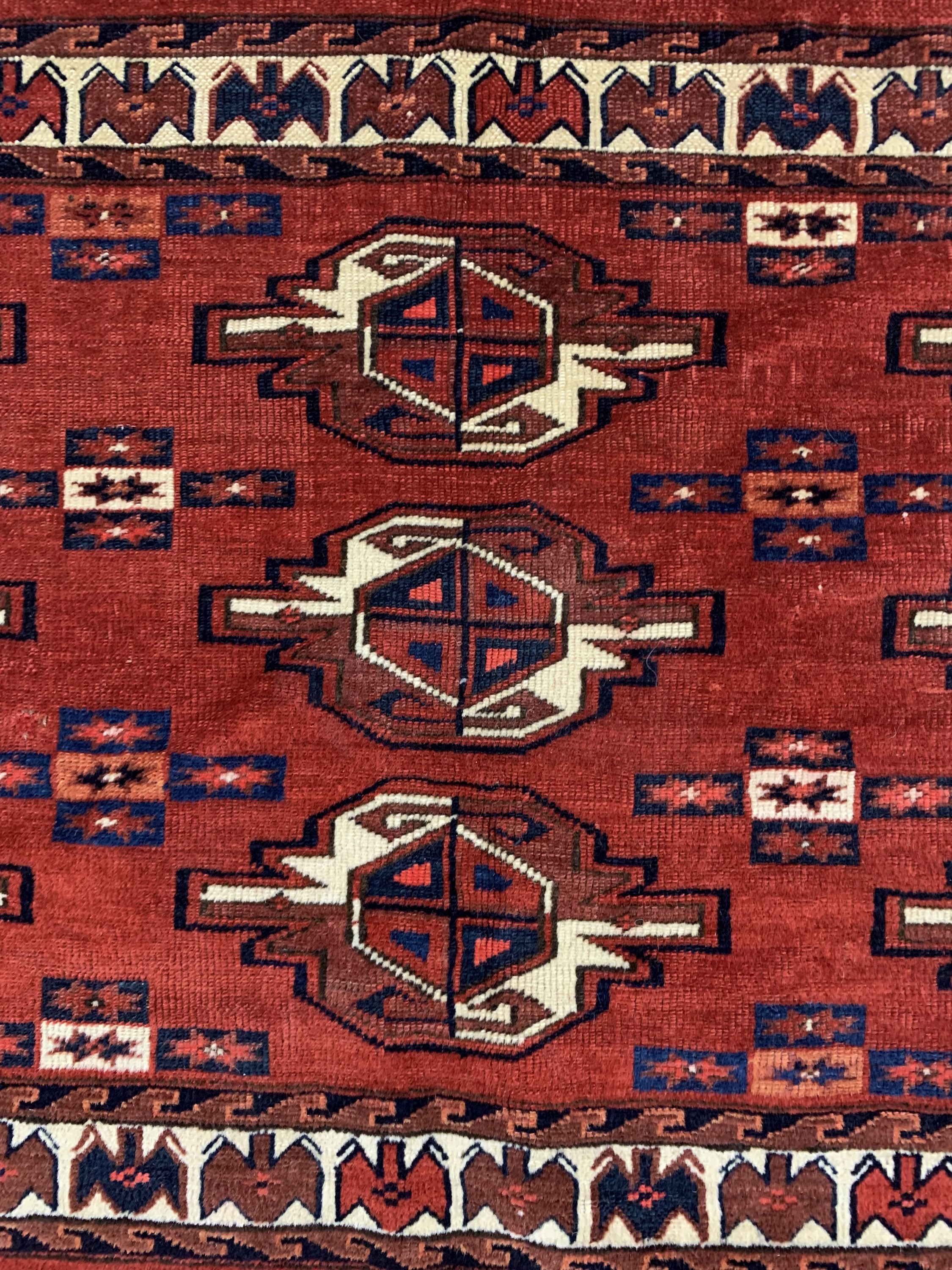 Detail c: Tschowal antik, Turkmenistan, um 1900, Wolle auf Wolle, ca. 123 x 81 cm, EHZ: 3
