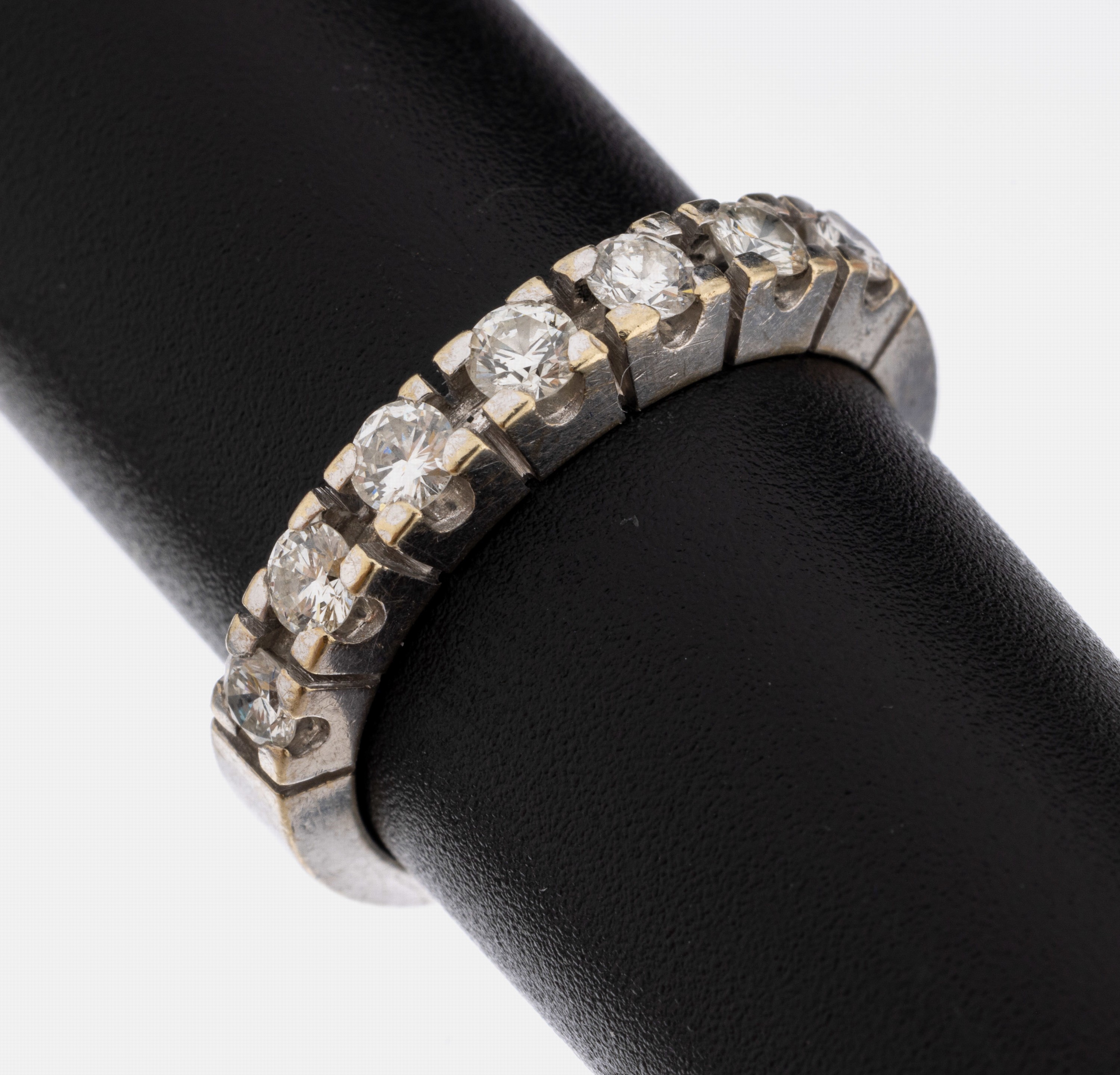 14 kt Gold Halbmemoryring, WG 585/000, 7 Brillanten zus. ca. 0.50 ct Weiß/si, RW 51, ca. 4.3 g
