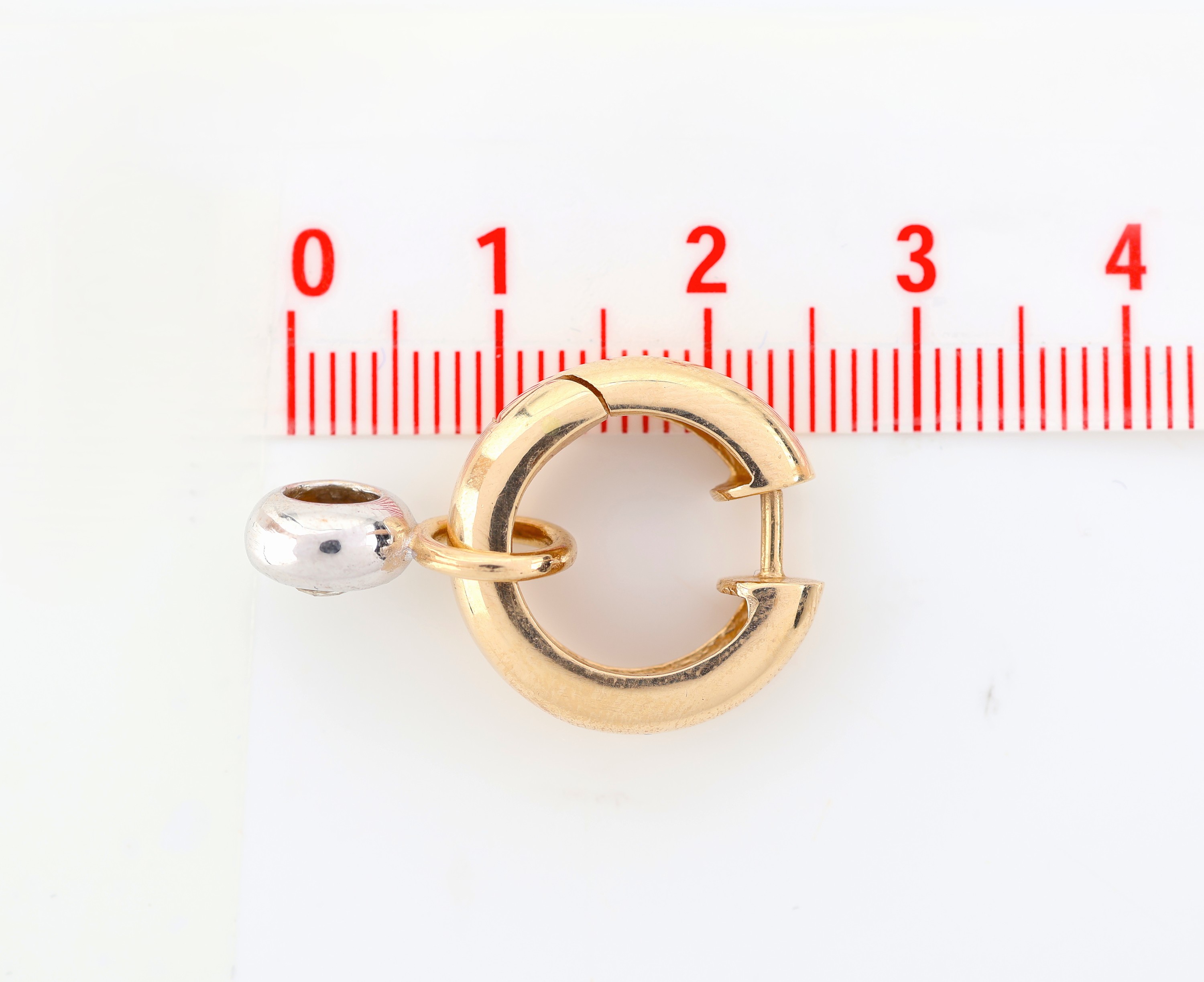Detail c: Paar 14 kt Gold Brillant-Ohrcreolen, GG/WG 585/000, 2 Brillanten in Einhängern zus. ca. 0.35 ct Weiß/p, Creolen auch einzeln tragbar, ca. 9.2 g, ...
