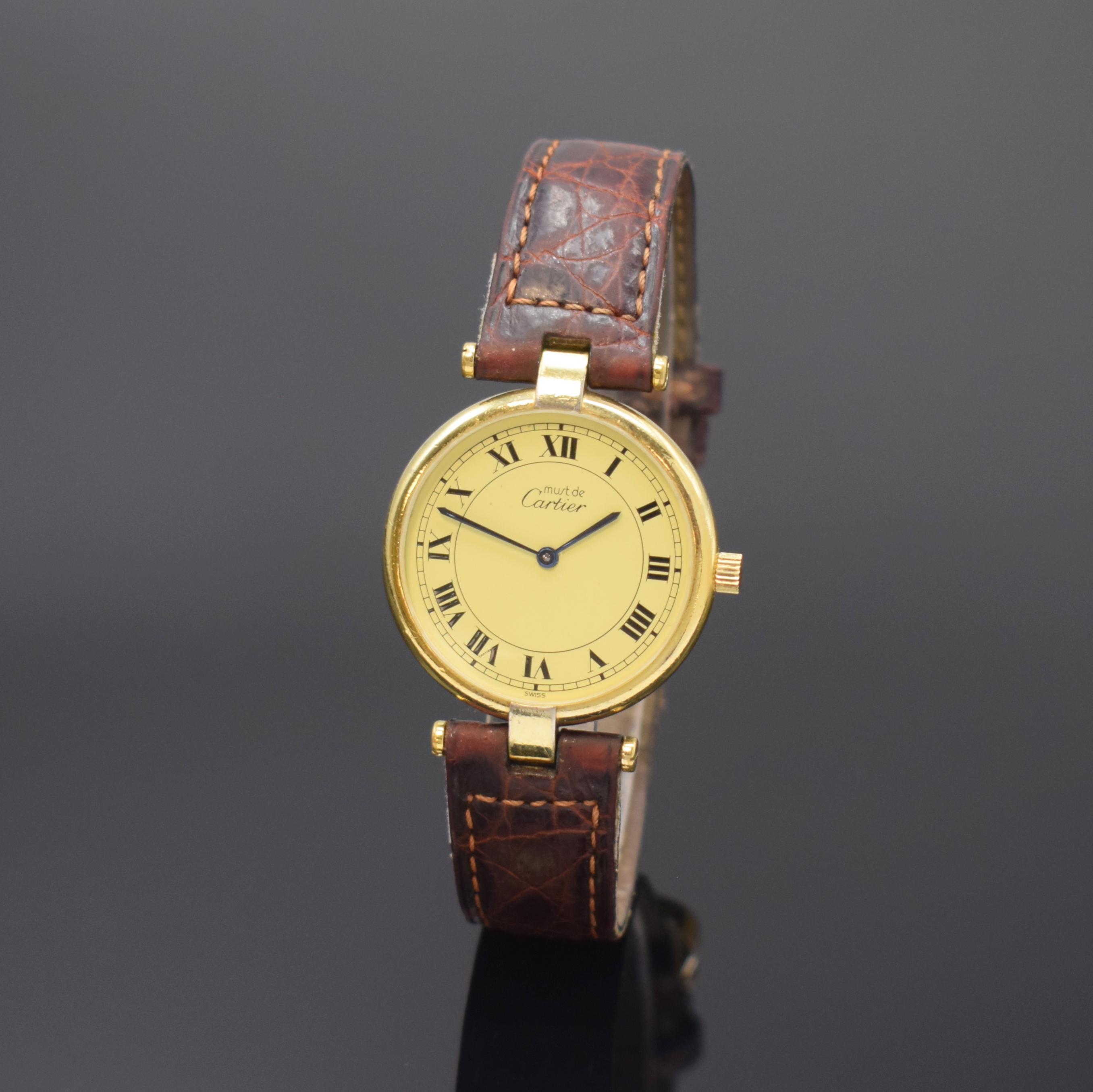 CARTIER Damenarmbanduhr Vermeil Referenz 590003, Schweiz um 1995, quarz, verg. Silbergehäuse inkl. orig. Lederband m. verg. orig. Dornschl., gebl. ...