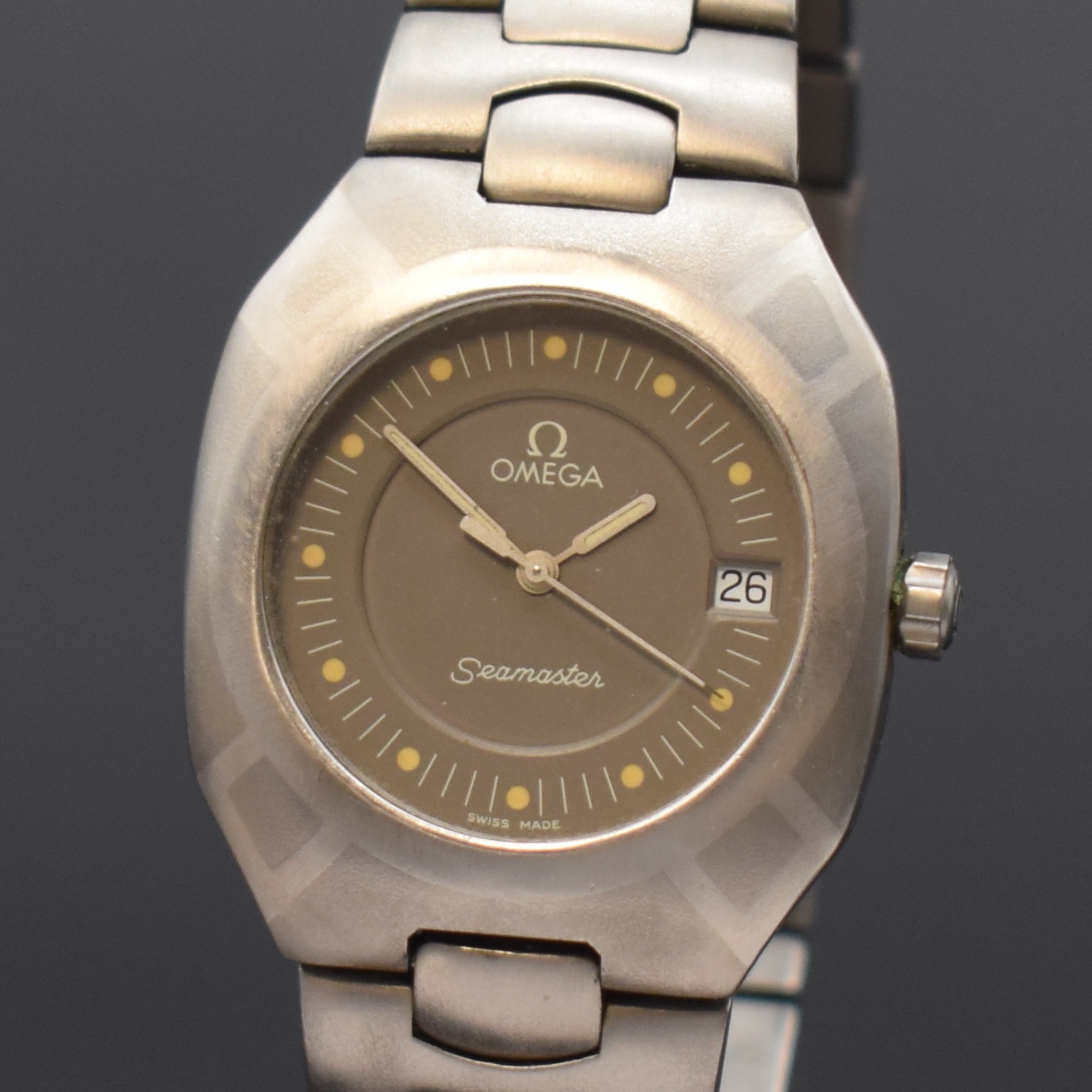 Detail a: OMEGA Seamaster Polaris Armbanduhr in Titan mit Palladium Intarsie Referenz 196.0291/396.0981, Schweiz um 1985, quarz, Boden gedr., orig. Gliederband ...
