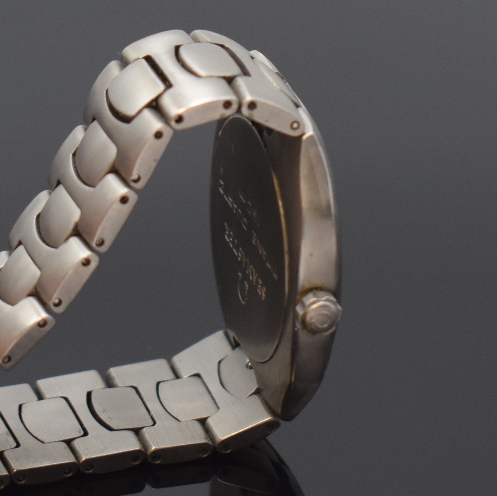 Detail c: OMEGA Seamaster Polaris Armbanduhr in Titan mit Palladium Intarsie Referenz 196.0291/396.0981, Schweiz um 1985, quarz, Boden gedr., orig. Gliederband ...