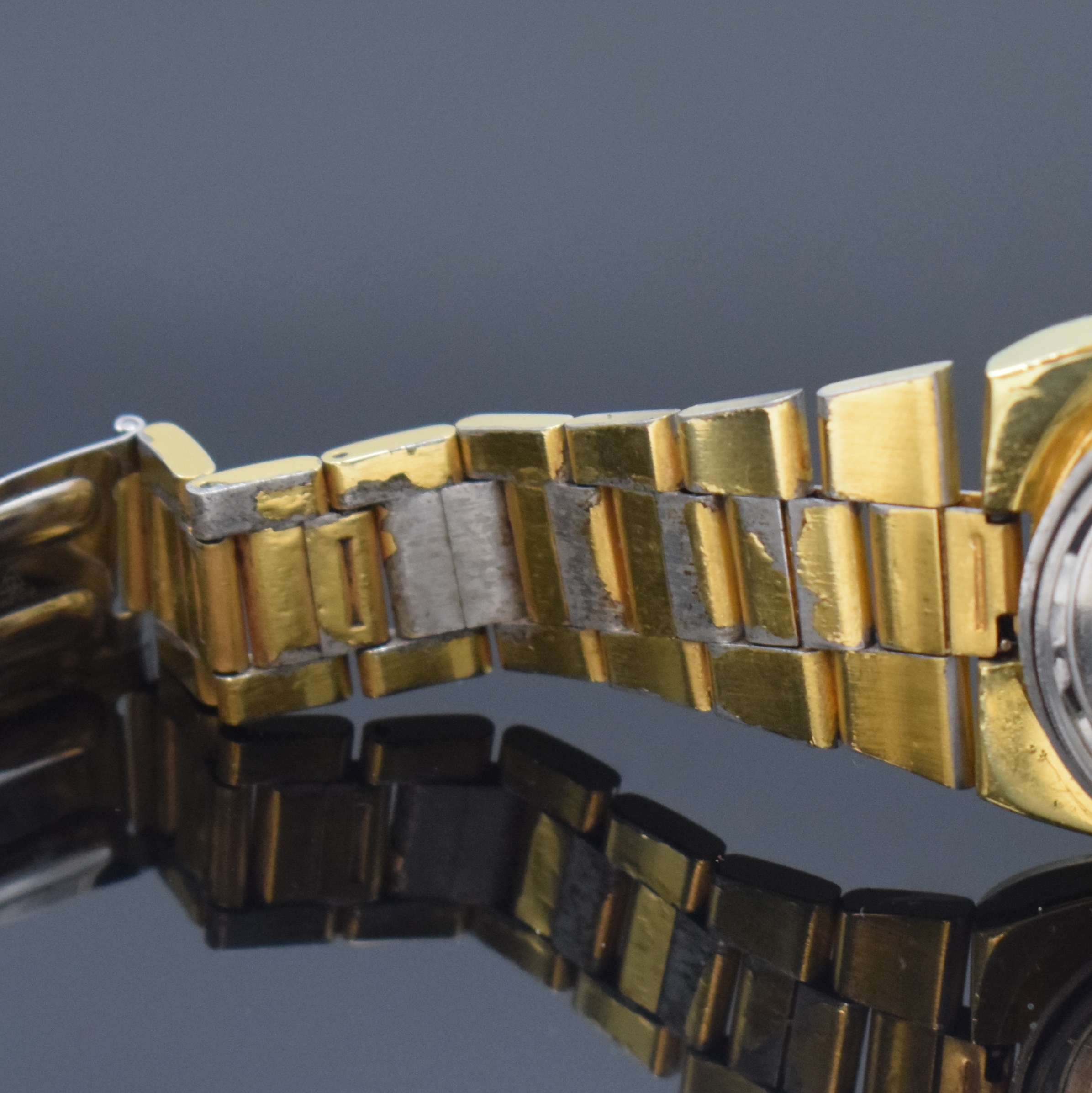 Detail h: OMEGA Herrenarmbanduhr Geneve Referenz 166.0191/366.0835, Automatik, Schweiz um 1974, verg. Metallgeh. inkl. orig. Gliederband (verg. teil. fehlend), ...