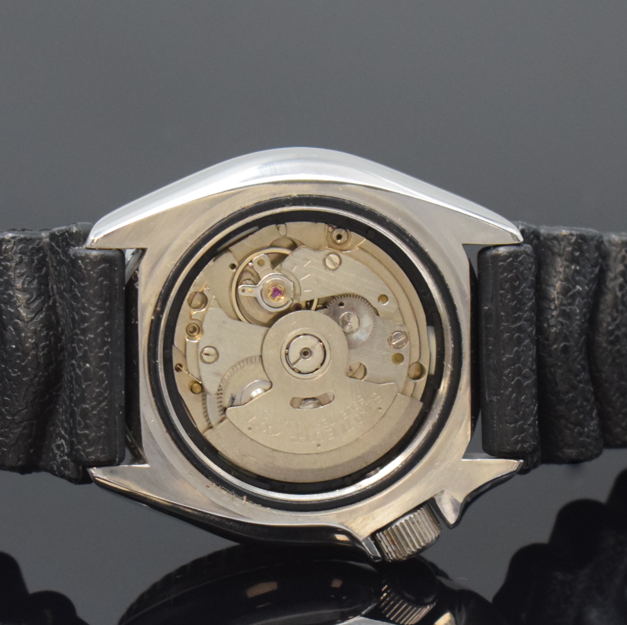 Detail e: SEIKO Taucheruhr Scuba Diver´s Referenz 7002- 7000, Automatik, 1990er Jahre, massives verschr. Geh. in Edelstahl, beids. drehb. Lünette m. 60er ...