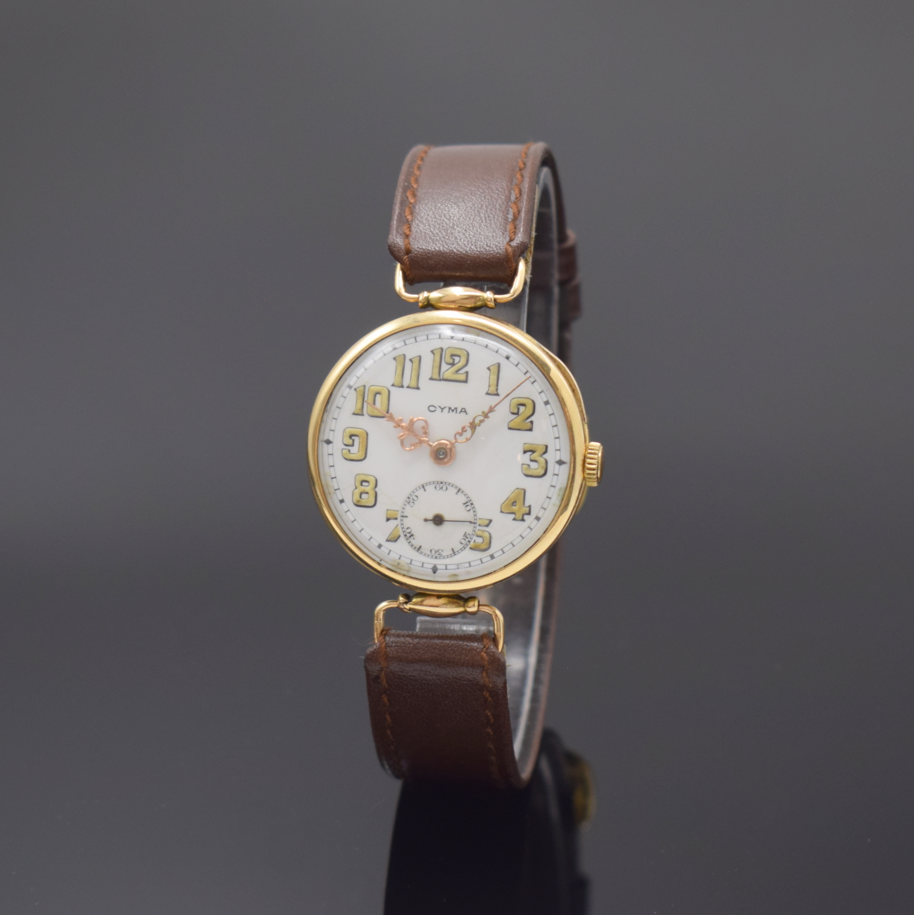 CYMA Armbanduhr in GG 585/000, Handaufzug, Schweiz 1920er Jahre, Geh. m. Scharnierboden altersbed. dell., bewegl. Bandanst., Emailzifferbl. m. arab. ...