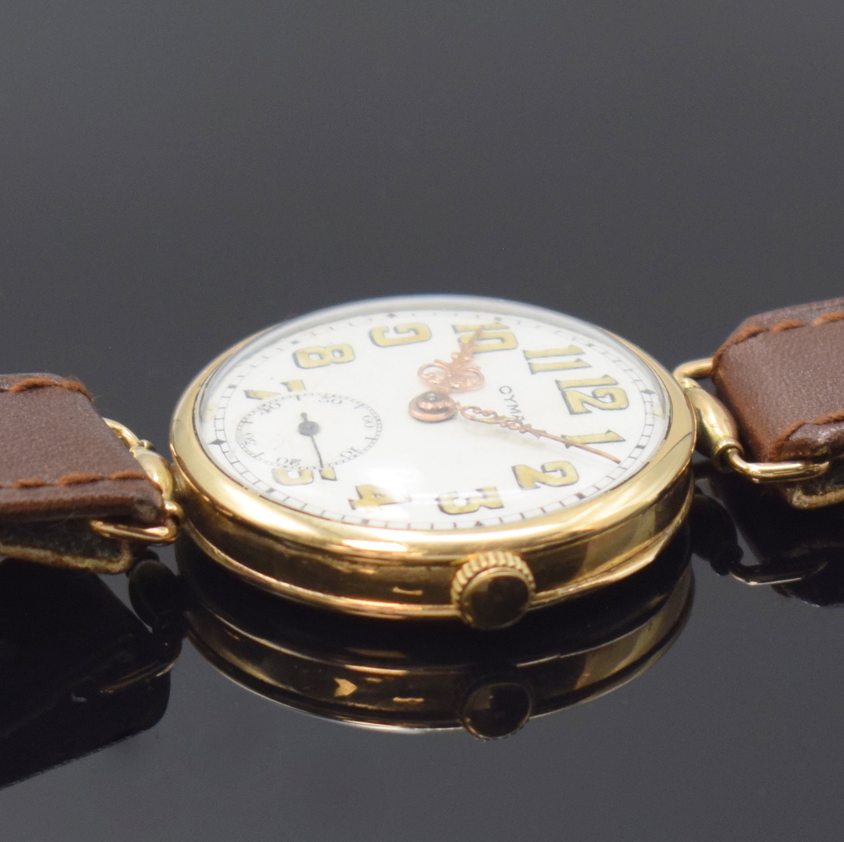 Detail b: CYMA Armbanduhr in GG 585/000, Handaufzug, Schweiz 1920er Jahre, Geh. m. Scharnierboden altersbed. dell., bewegl. Bandanst., Emailzifferbl. m. arab. ...