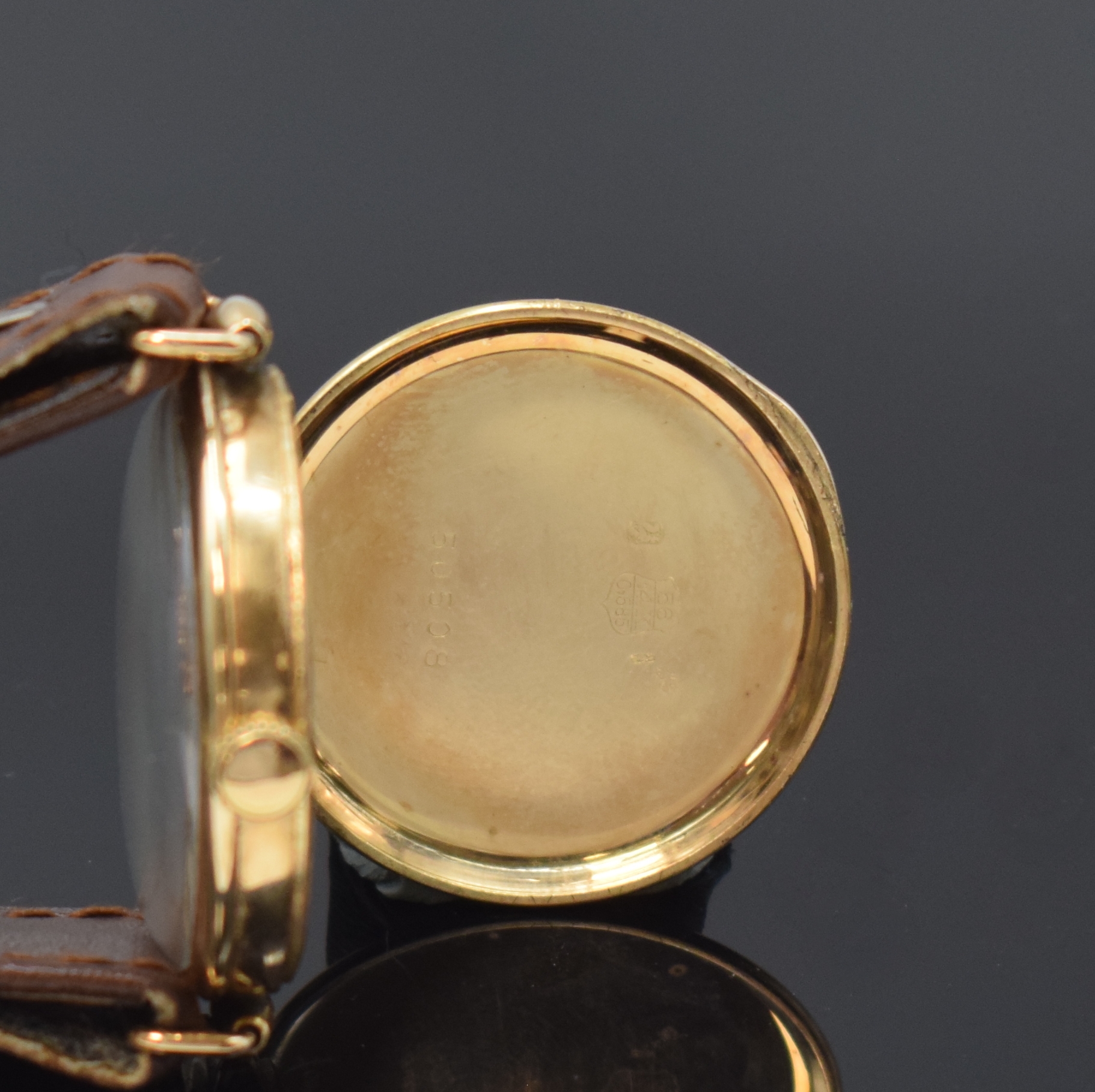 Detail d: CYMA Armbanduhr in GG 585/000, Handaufzug, Schweiz 1920er Jahre, Geh. m. Scharnierboden altersbed. dell., bewegl. Bandanst., Emailzifferbl. m. arab. ...