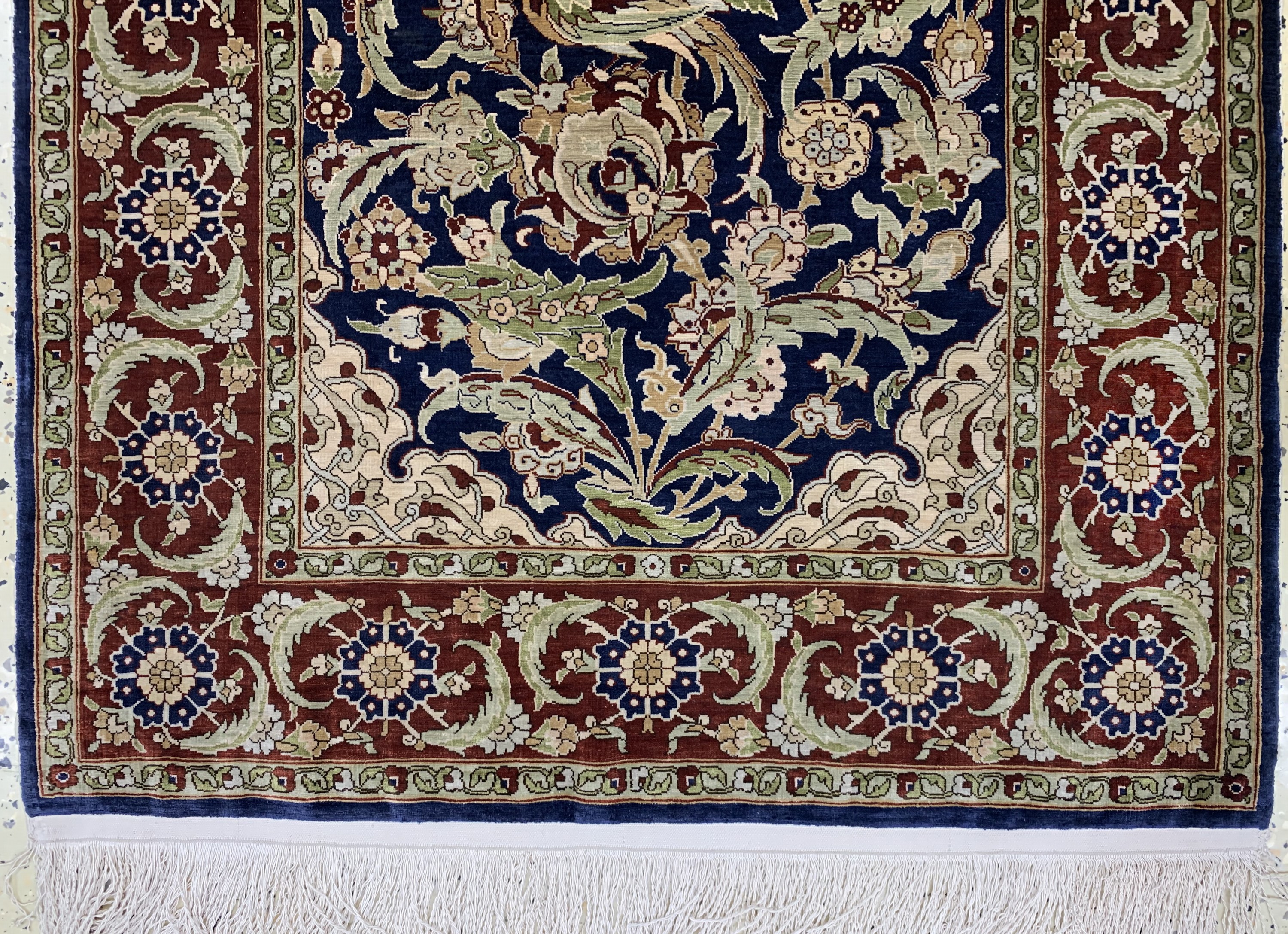 Detail b: Hereke Seide fein signiert, Türkei, Mitte 20.Jhd, reine Naturseide, ca. 107 x 78 cm, EHZ: 1-2