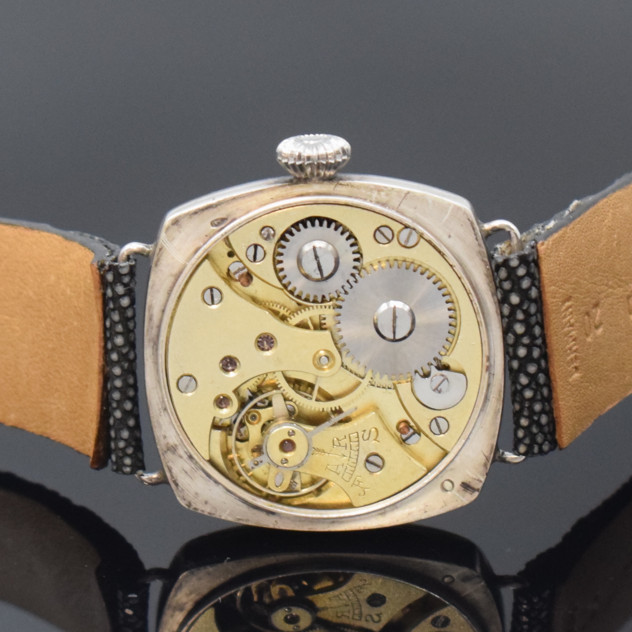 Detail d: CORTEBERT Armbanduhr in 935er Silber, Handaufzug, Schweiz um 1930, 3-teil., kissenförm. Geh., Boden und Glasrand aufgedr., orig. Duoton-Zifferbl. m. ...
