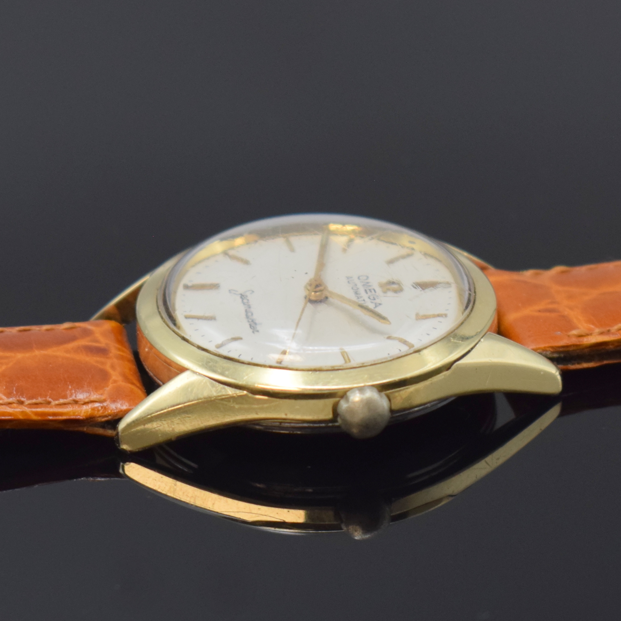 Detail b: OMEGA Herrenarmbanduhr Seamaster Referenz 2802-3SC, Automatik, Schweiz um 1955, Edelstahl m. Goldhaube, Edelstahlboden aufgedr., silb. Zifferbl. m. ...
