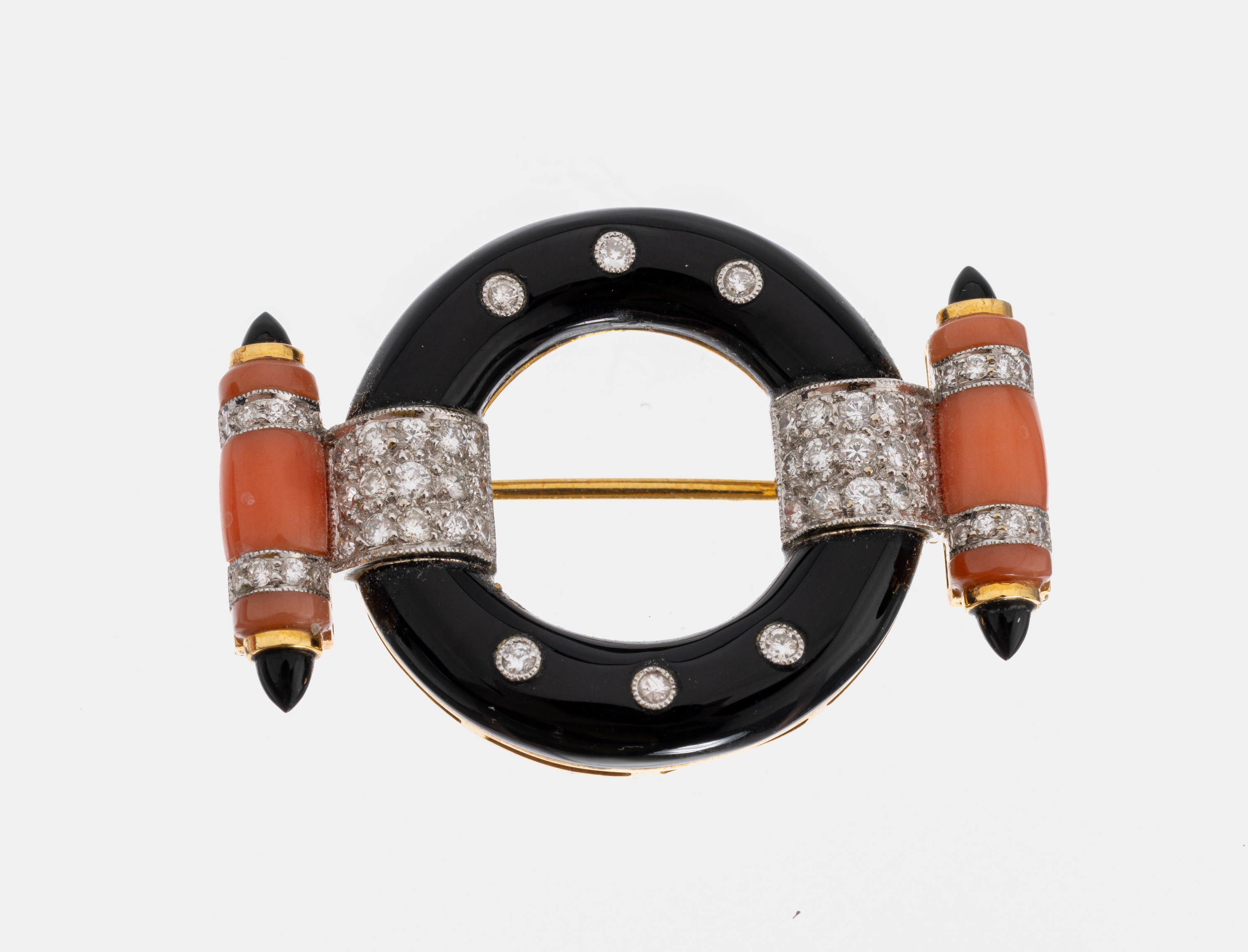 18 kt Gold Brillant-Brosche, GG 750/000 gepr., im Stil des Art Deco, Onyx und Koralle eingeschliffen, 52 Brillanten zus. ca. 0.34 ct Weiß/p1, ca. ...