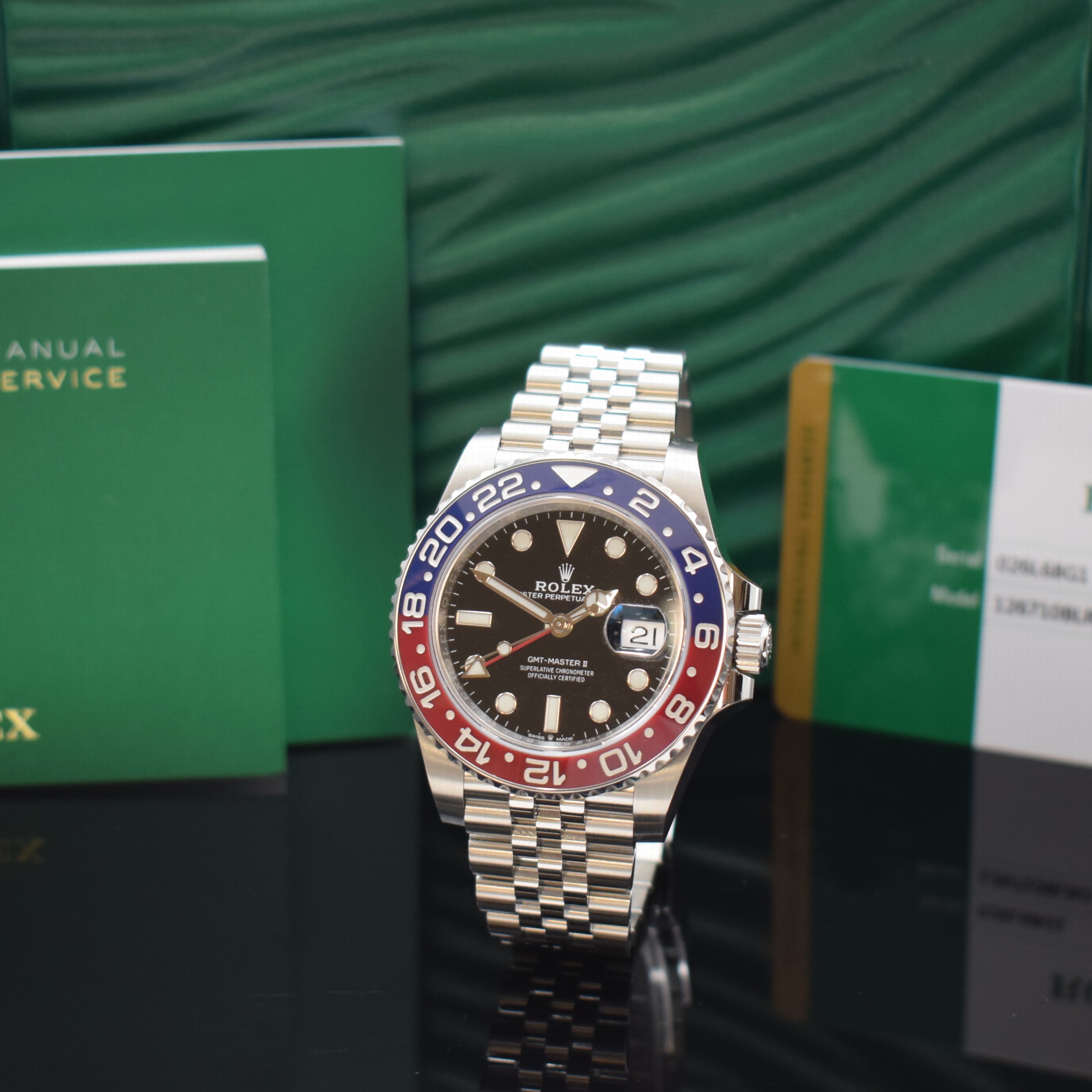 ROLEX nahezu neuwertige Herrenarmbanduhr Oyster Perpetual Date GMT-Master II Referenz 126710BLRO, Schweiz verk. lt. beil. Pap. 05/2020, Automatik, LC ...