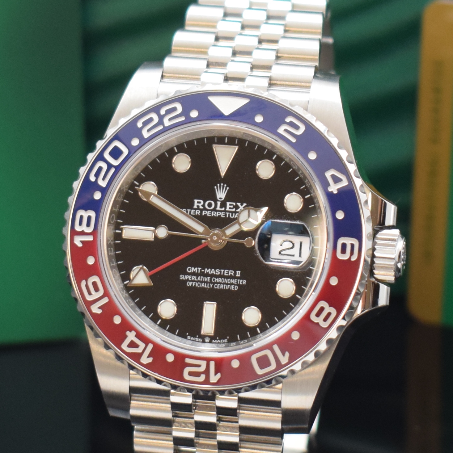 Detail a: ROLEX nahezu neuwertige Herrenarmbanduhr Oyster Perpetual Date GMT-Master II Referenz 126710BLRO, Schweiz verk. lt. beil. Pap. 05/2020, Automatik, LC ...