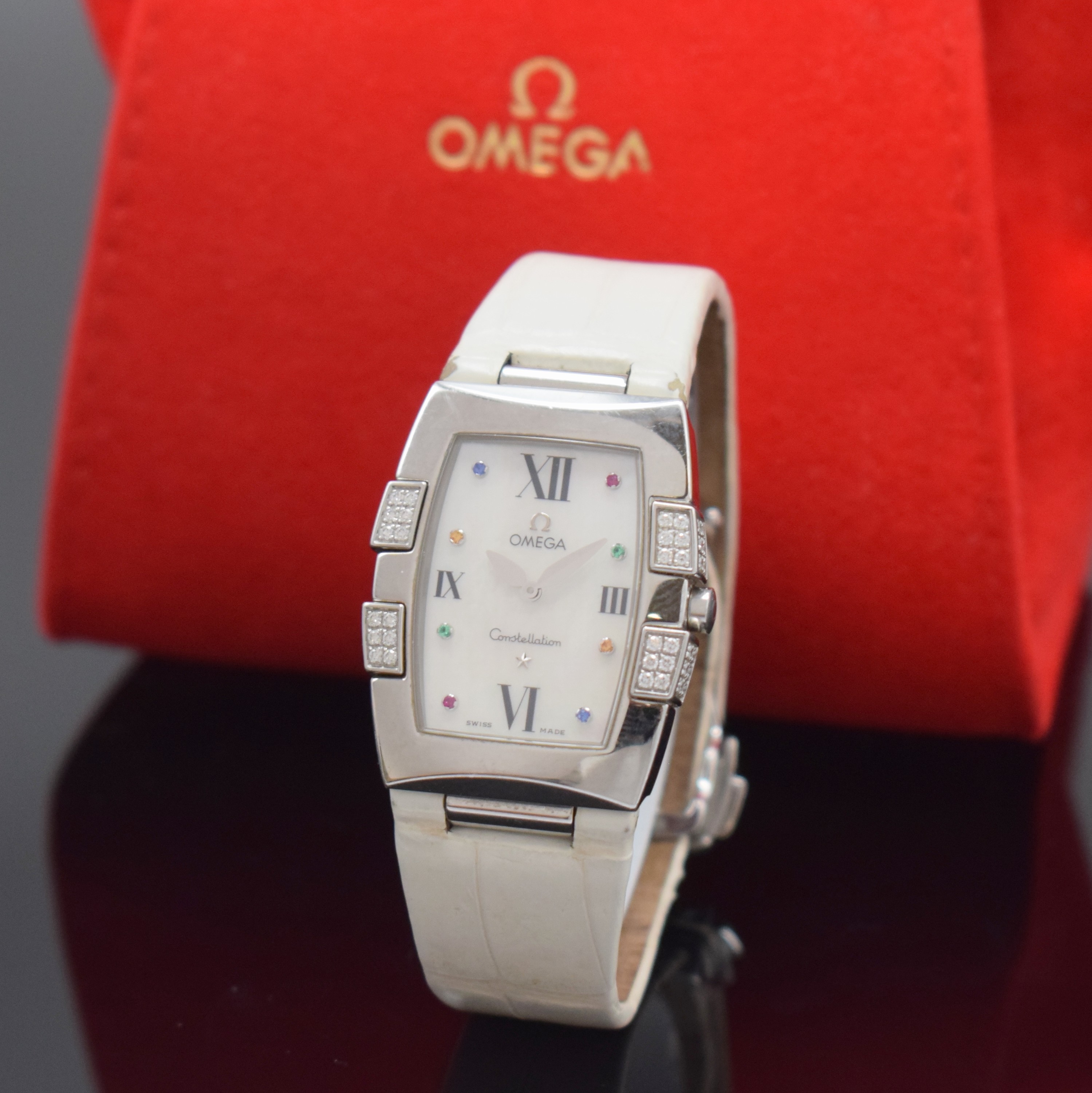 OMEGA Damenarmbanduhr Constellation Quadrella mit Diamanten Referenz 895.1290, Schweiz um 2010, quarz, Edelstahlgeh. inkl. orig. Lederband m. ...