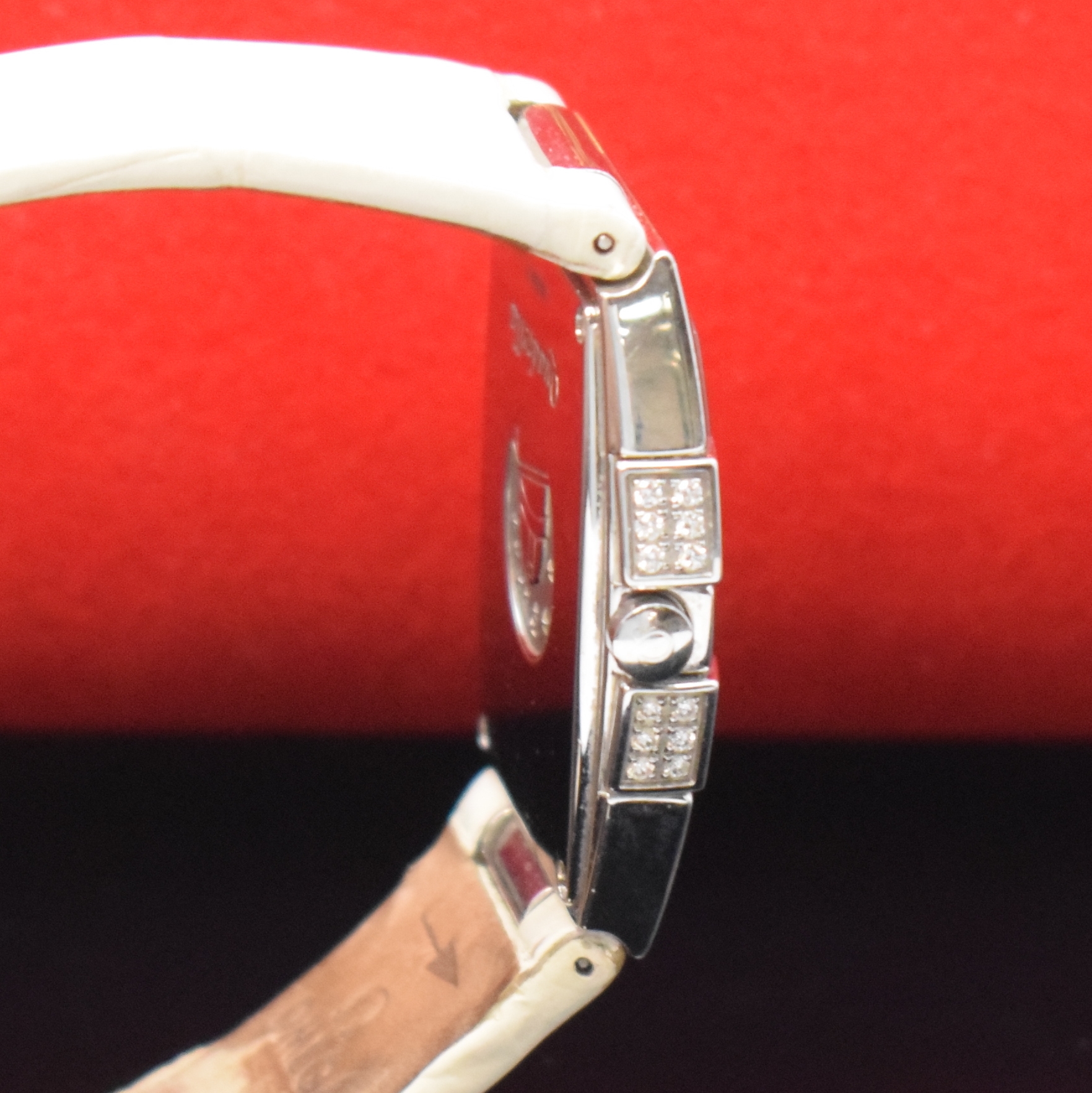 Detail c: OMEGA Damenarmbanduhr Constellation Quadrella mit Diamanten Referenz 895.1290, Schweiz um 2010, quarz, Edelstahlgeh. inkl. orig. Lederband m. ...