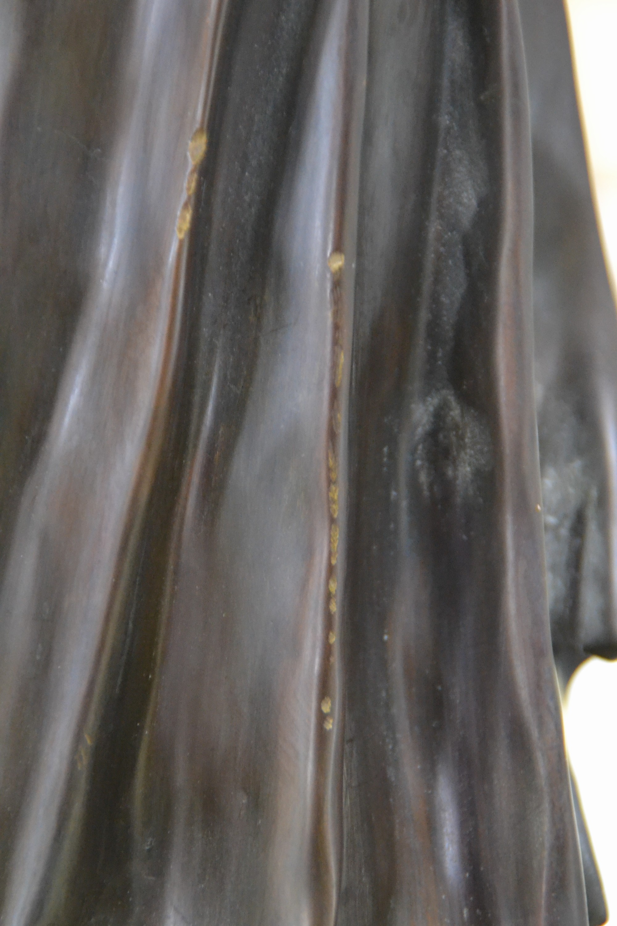 Detail a: Bruno Bruni, geb. 1935, große Bronzeskulptur "Il Ritorno", vollplastische Skulptur, teilweise patiniert, sich umarmendes Paar, am Mantel ...