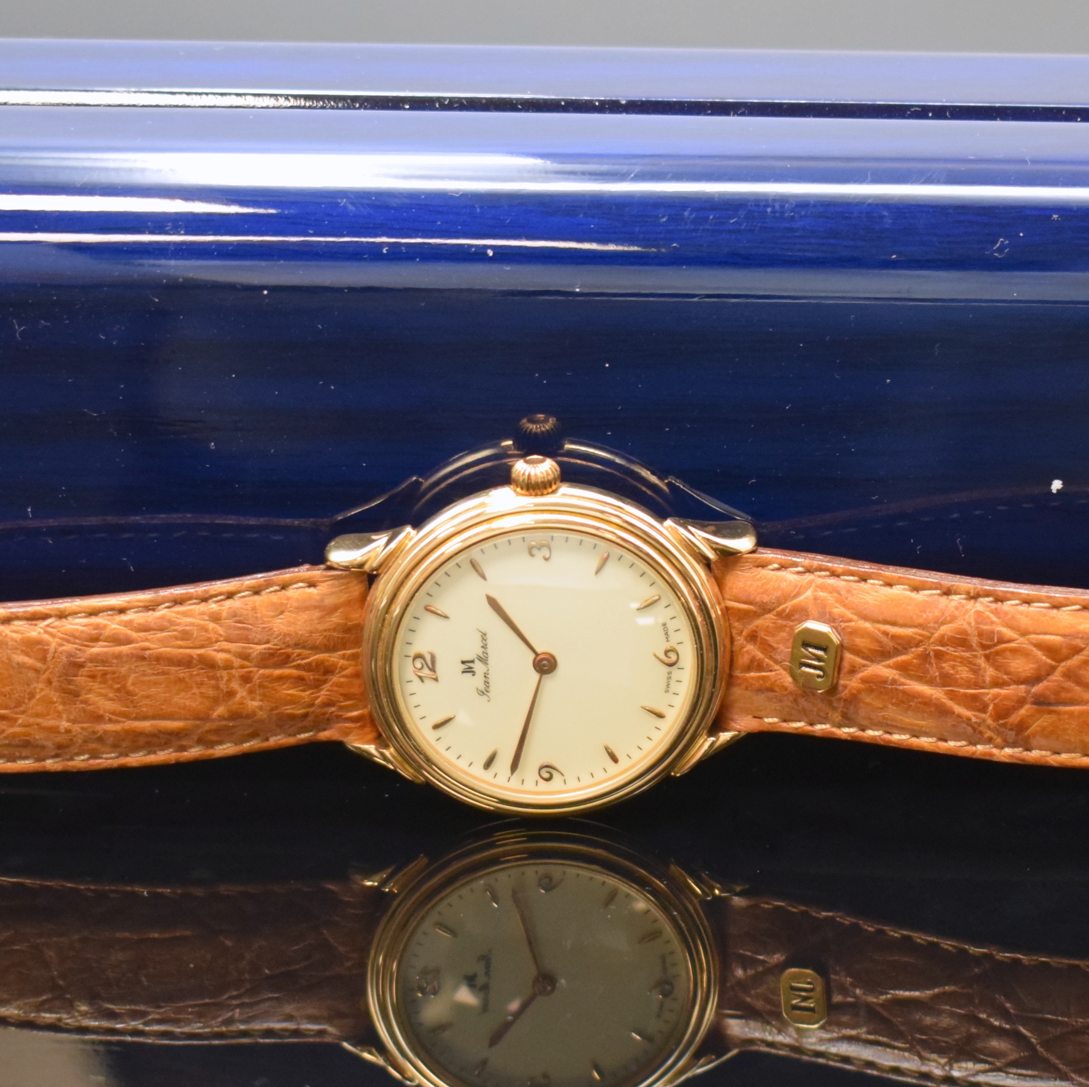 Detail e: JEAN MARCEL Armbanduhr in RoseG 750/000, Schweiz um 1990, Handaufzug, beids. vergl. Geh., neutr. Lederband m. orig. verg. Dornschl., cremefarb. ...