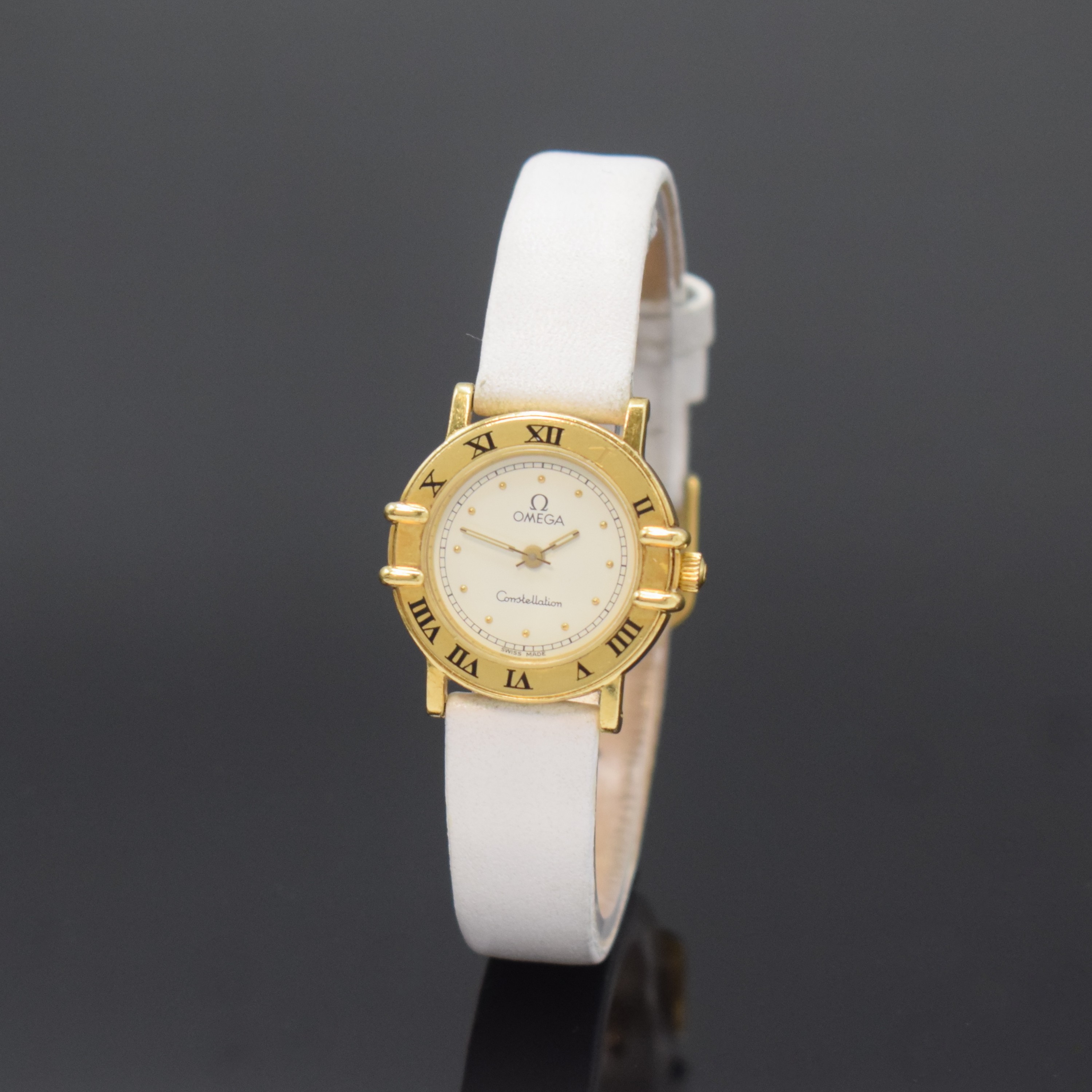 OMEGA Constellation Damenarmbanduhr in GG 750/000, Schweiz um 1985, quarz, Boden m. Darst. Sternwarte aufgedr., Lünette m. röm. Zahlen, weißes ...