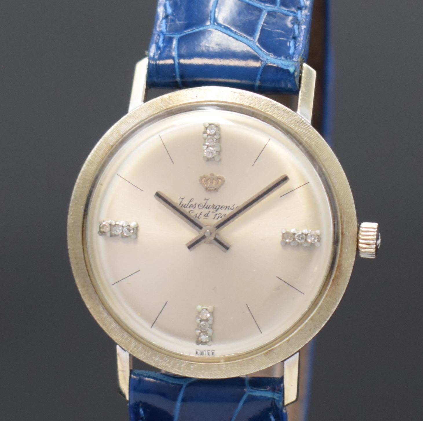 Detail a: JULES JÜRGENSEN Armbanduhr in WG 585/000, Schweiz/USA um 1965, Handaufzug, Einschalengeh., silb. Zifferbl. m. Diamant u. Strich-Ind., silb. Zeiger, ...
