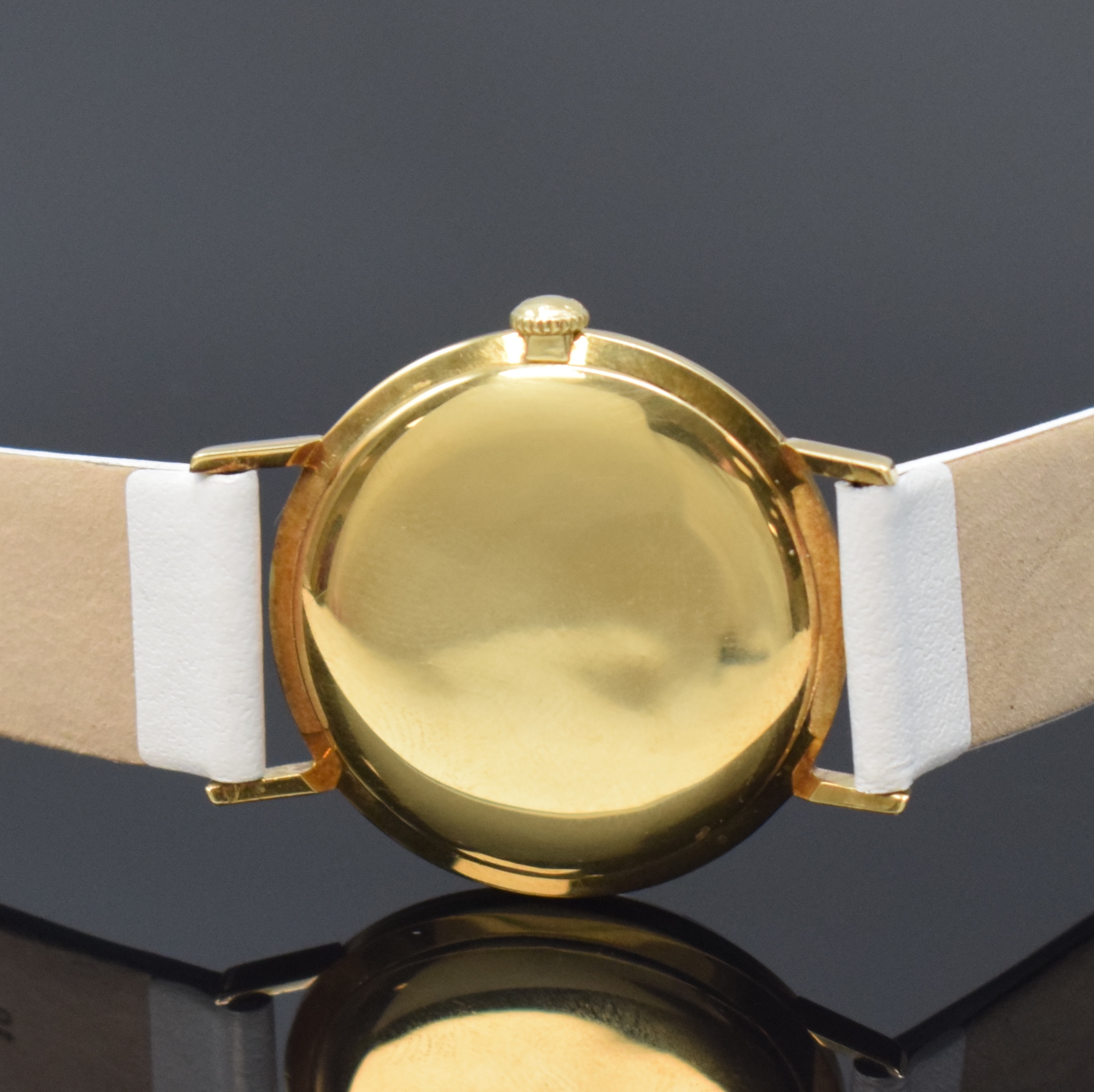 Detail c: LONGINES Armbanduhr in GG 750/000, Schweiz um 1960, Handaufzug, Boden gedr., blaues Zifferbl. m. gold. Std.-Ind., gold. Zeiger, kl. Sek. b. 6, Kal. ...