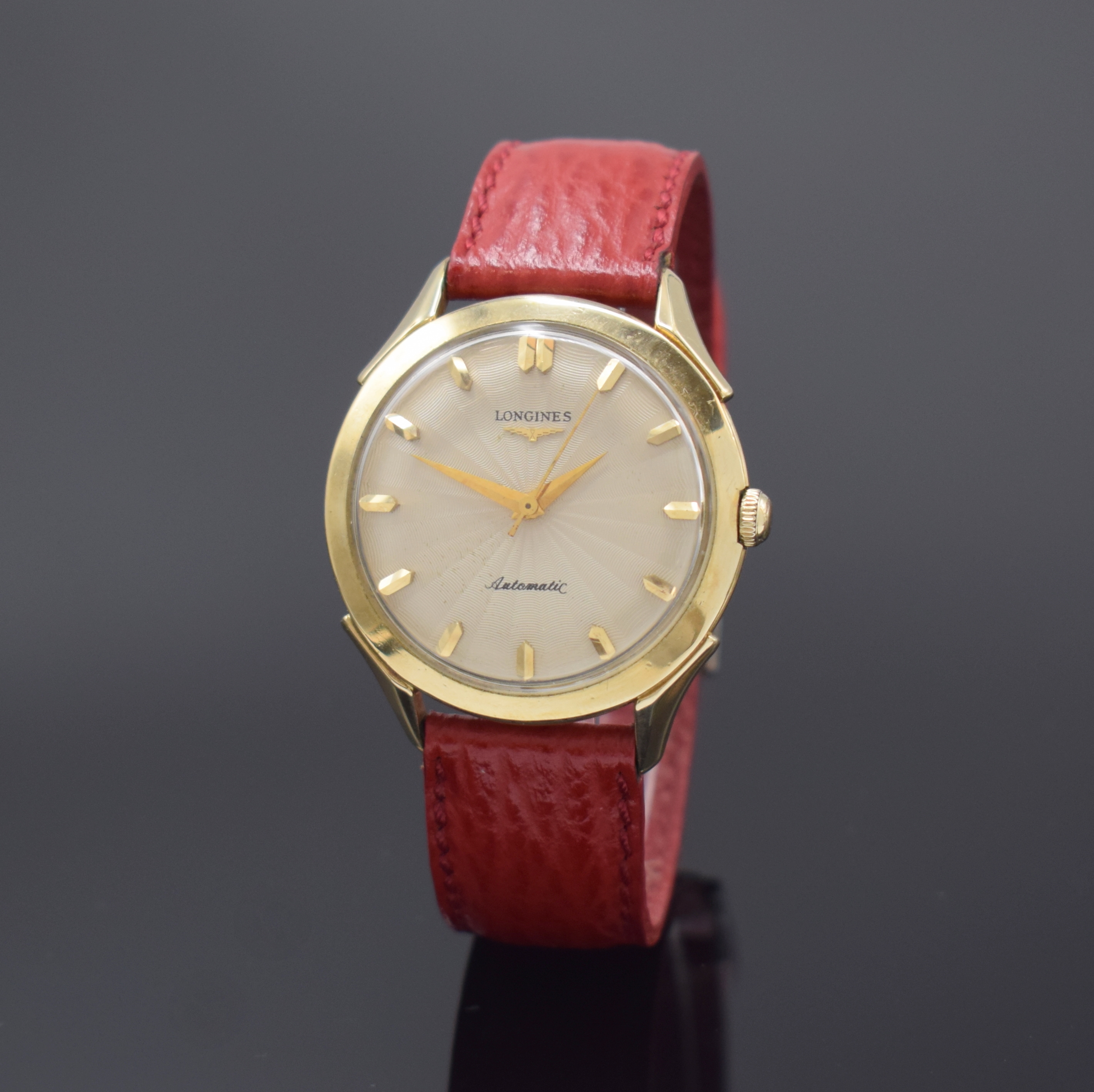 LONGINES 10k Gold Filled Herrenarmbanduhr, Schweiz um 1955, Automatik, Boden verschr., silb. Zifferbl. m. Strahlendekor, gold. Std.- Ind., gold. ...