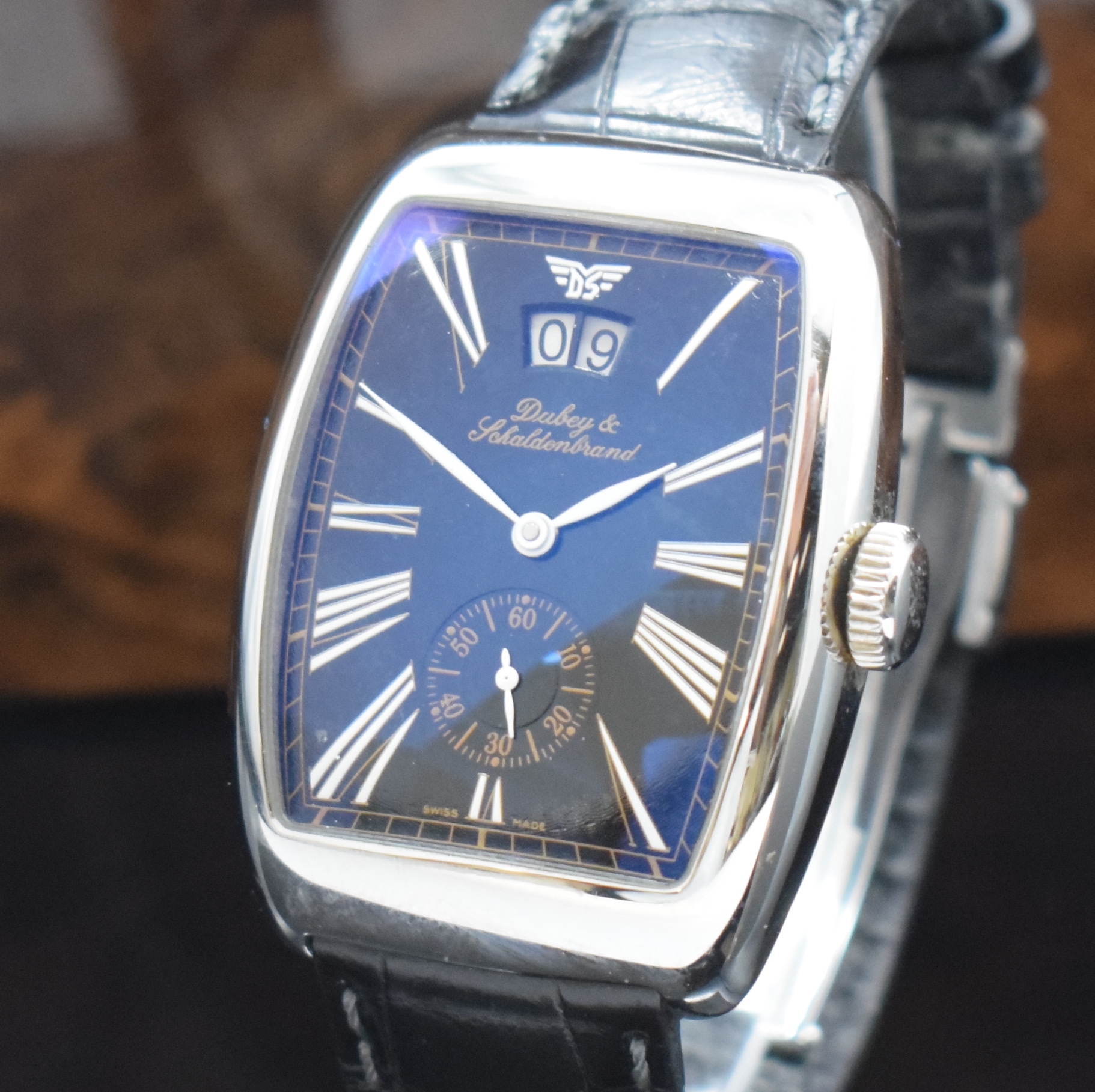 Detail a: DUBEY & SCHALDENBRAND Aerodyn Date Herrenarmbanduhr in Stahl, Schweiz um 2000, Automatik, Boden 7-fach verschr., orig. Lederband m. Faltschl., ...