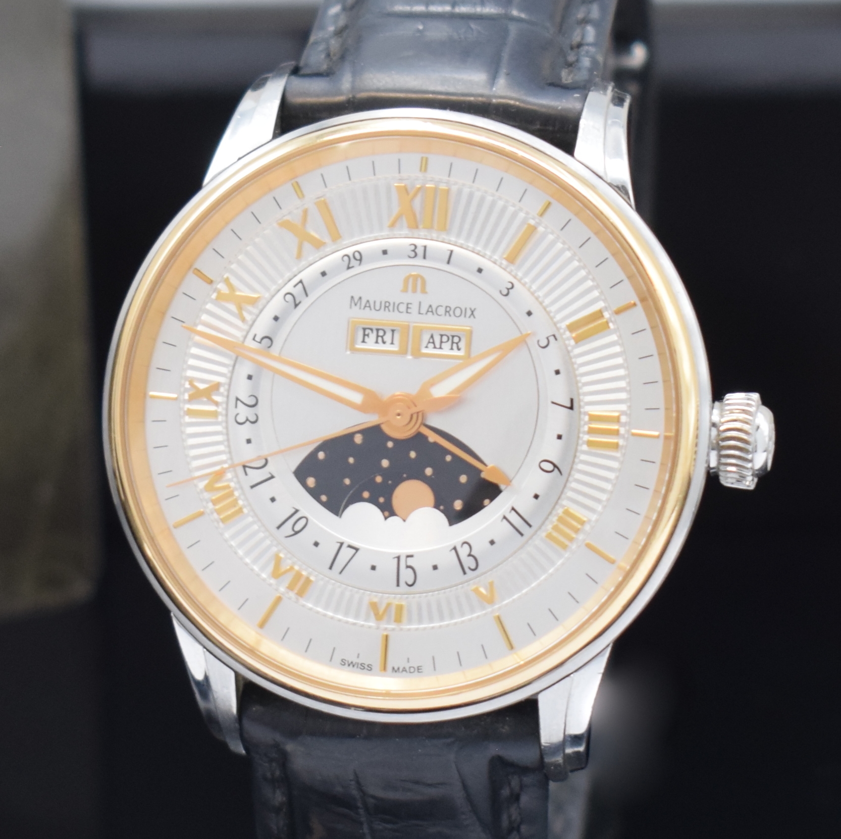 Detail a: MAURICE LACROIX Herrenarmbanduhr aus der Masterpiece Serie Modell Phase De Lune Referenz MP 6428, Automatik, Schweiz um 2013, Edelstahl/Gold ...