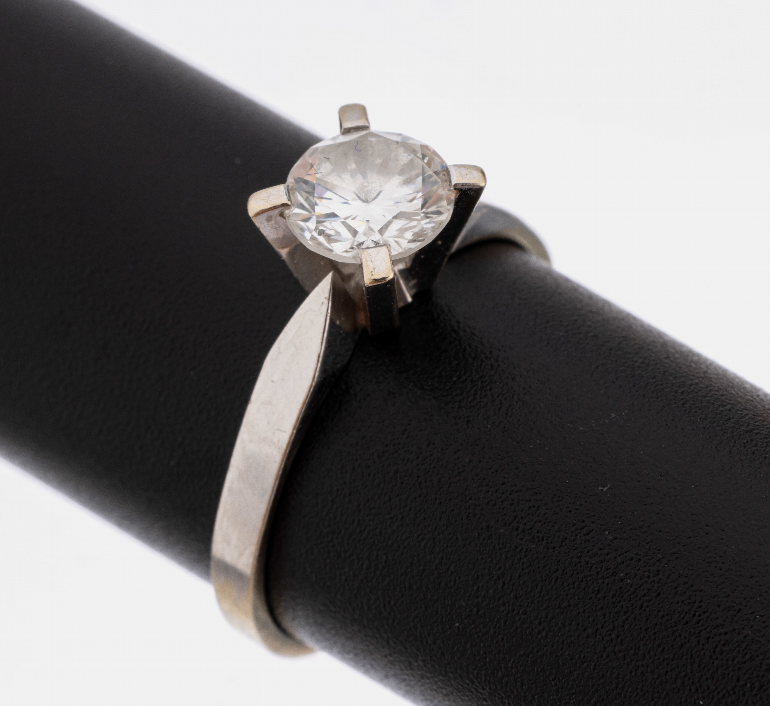 14 kt Gold Brillant-Ring, WG 585/000, Brillant ca. 1.00 ct feines Weiß/si1, RW 55, ca. 2.4 g, neue Rhod. empfohlen