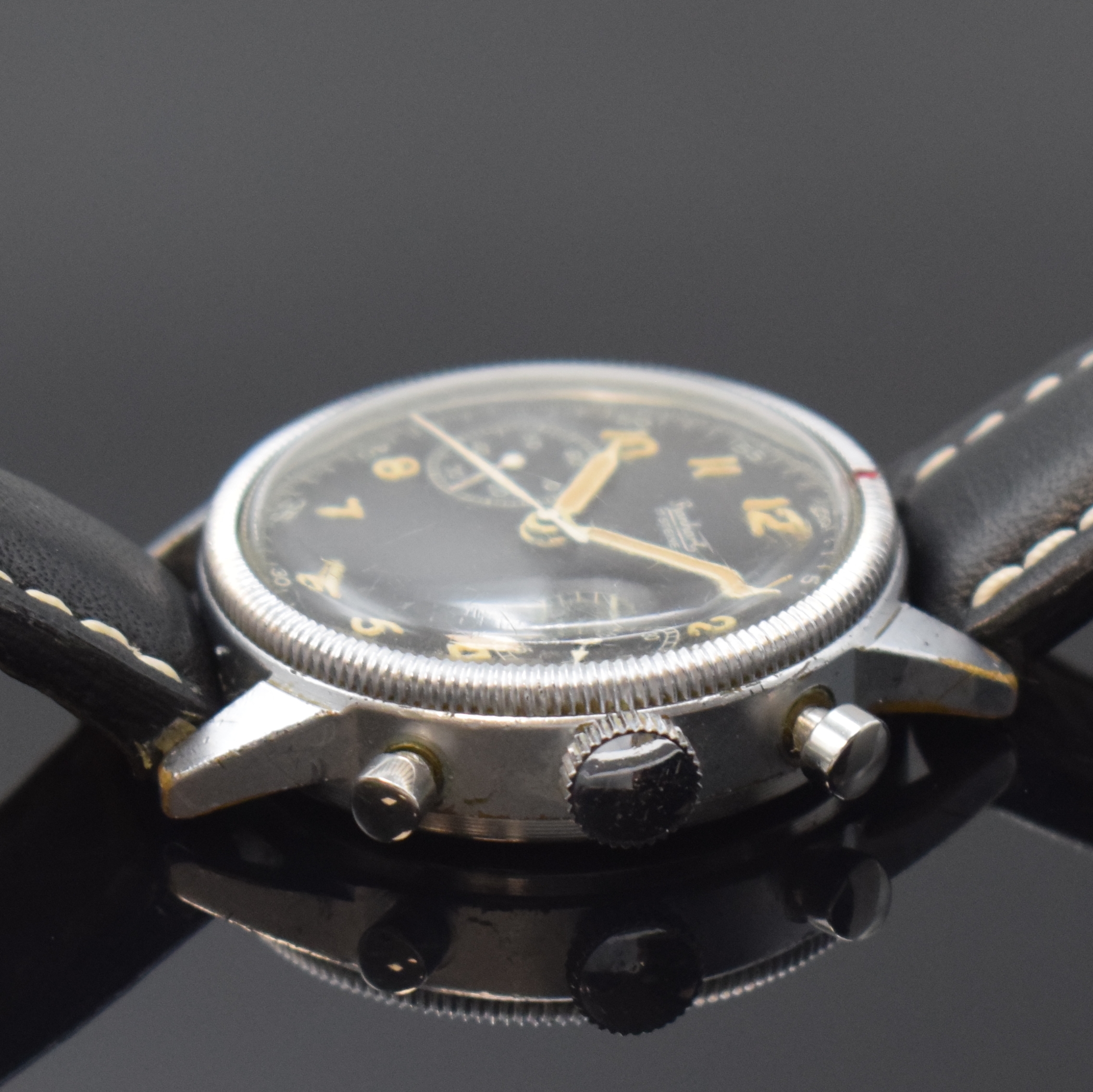 Detail b: HANHART Flyback Flieger-Schaltradchronograph der Bundeswehr Type 417 sog. Steve McQueen, Deutschland um 1958, Handaufzug, verchr. Messinggeh., gedr. ...