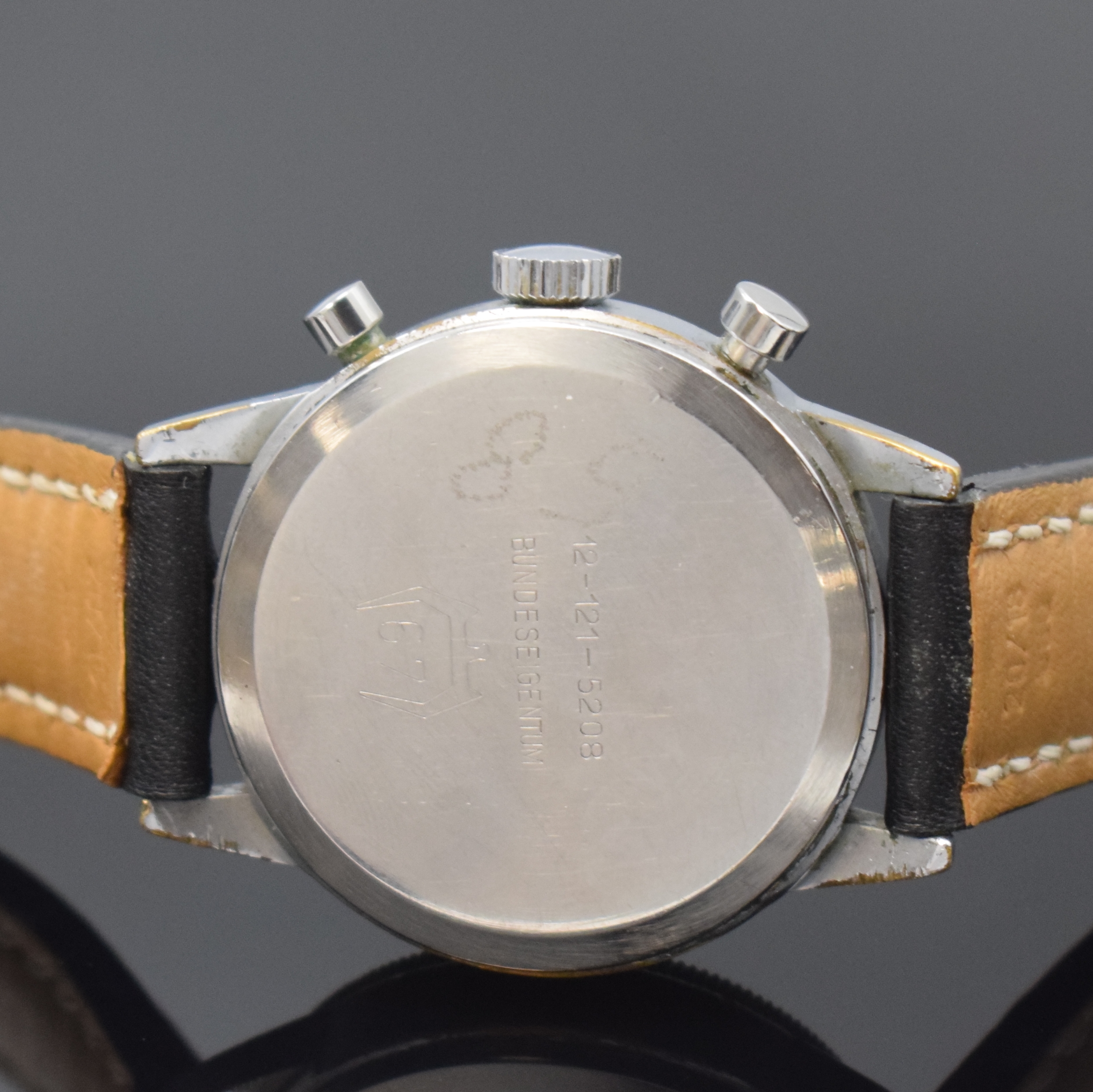 Detail d: HANHART Flyback Flieger-Schaltradchronograph der Bundeswehr Type 417 sog. Steve McQueen, Deutschland um 1958, Handaufzug, verchr. Messinggeh., gedr. ...